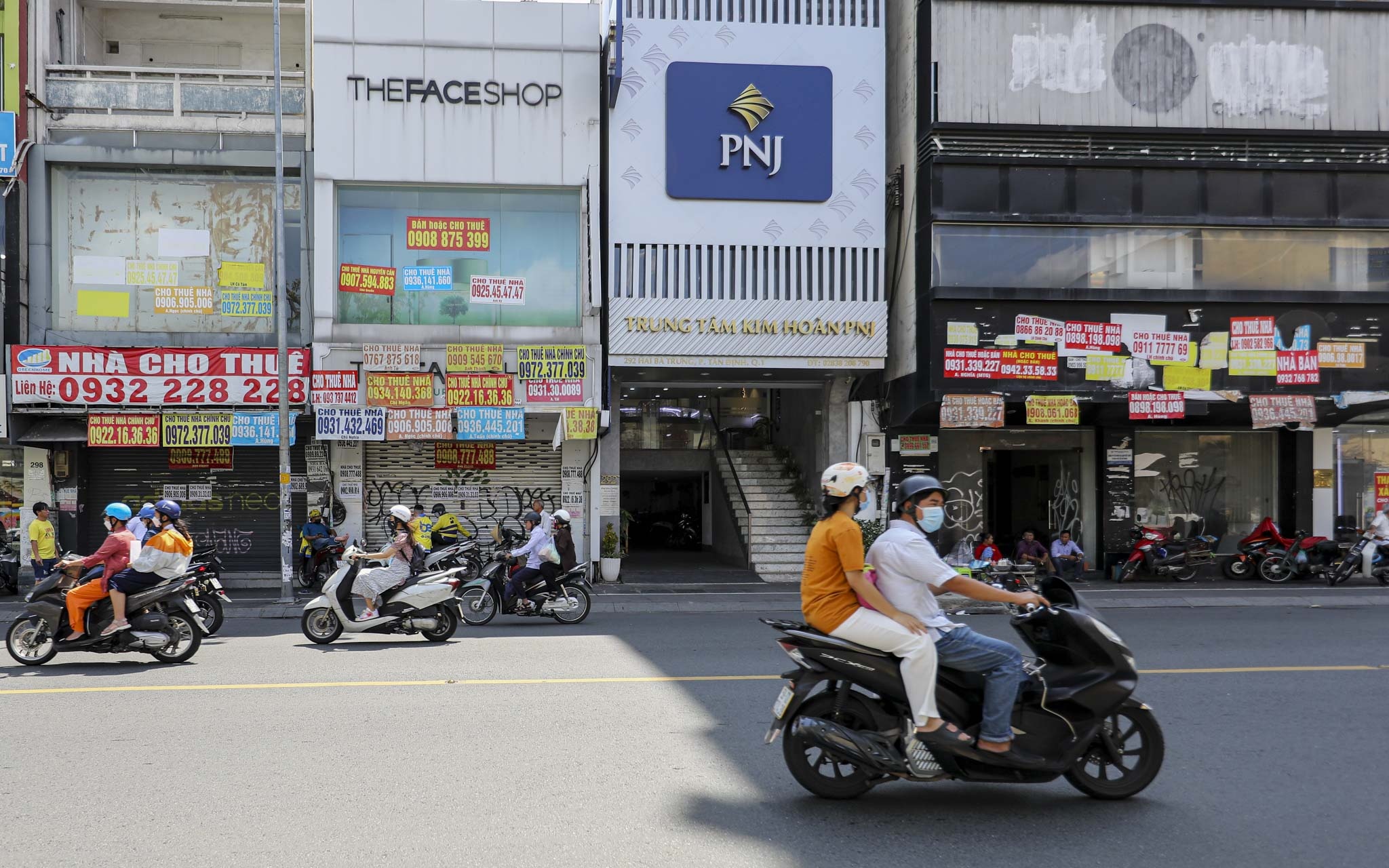 Mat bang vang khach thue anh 9