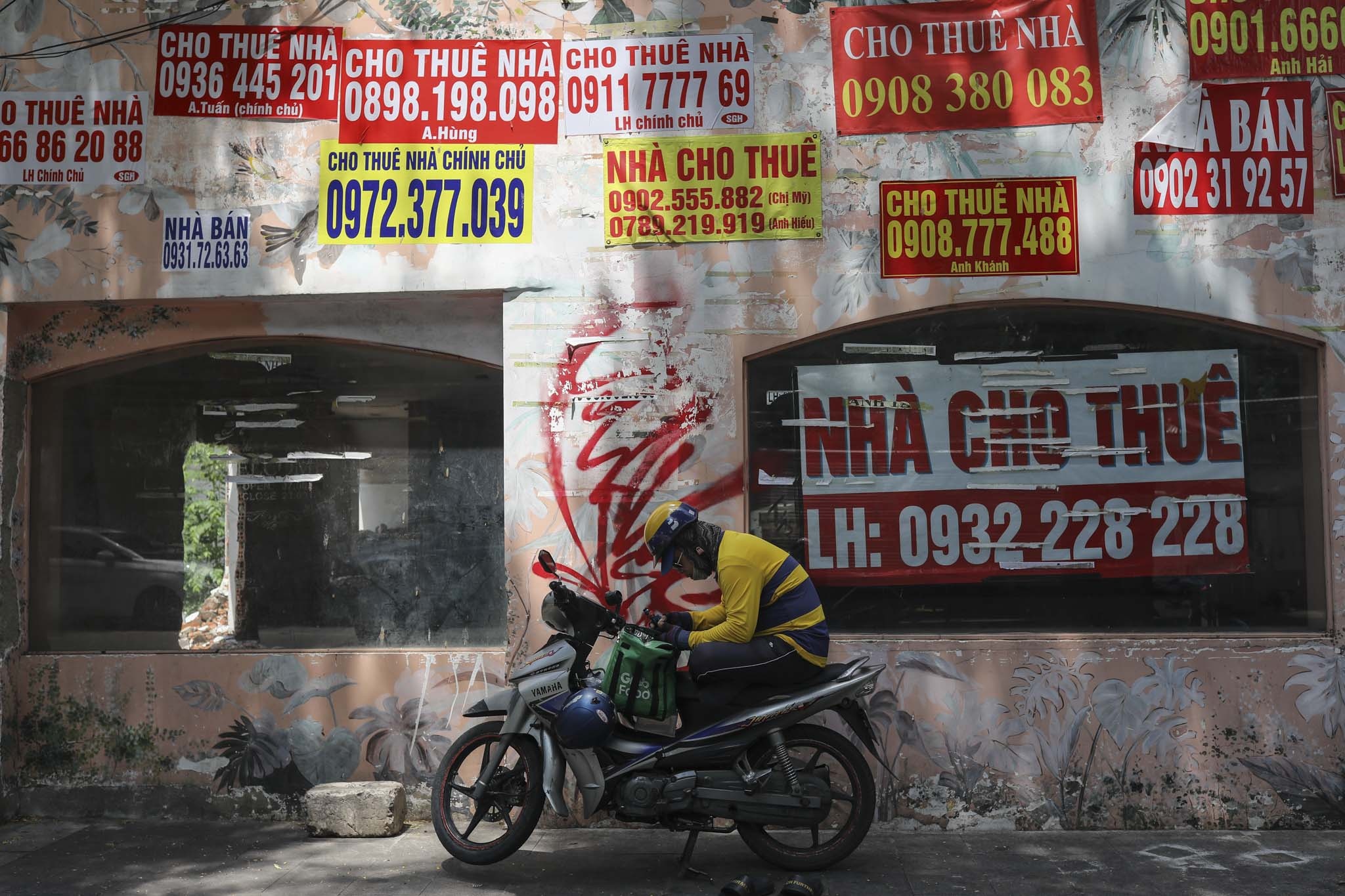 Mot con duong trung tam TP.HCM co den 40 mat bang bi bo trong hinh anh