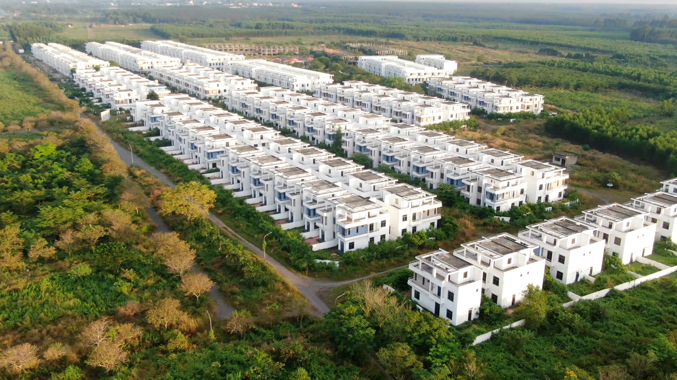 Canh hoang vu o 680 can biet thu trai phep cua LDG hinh anh