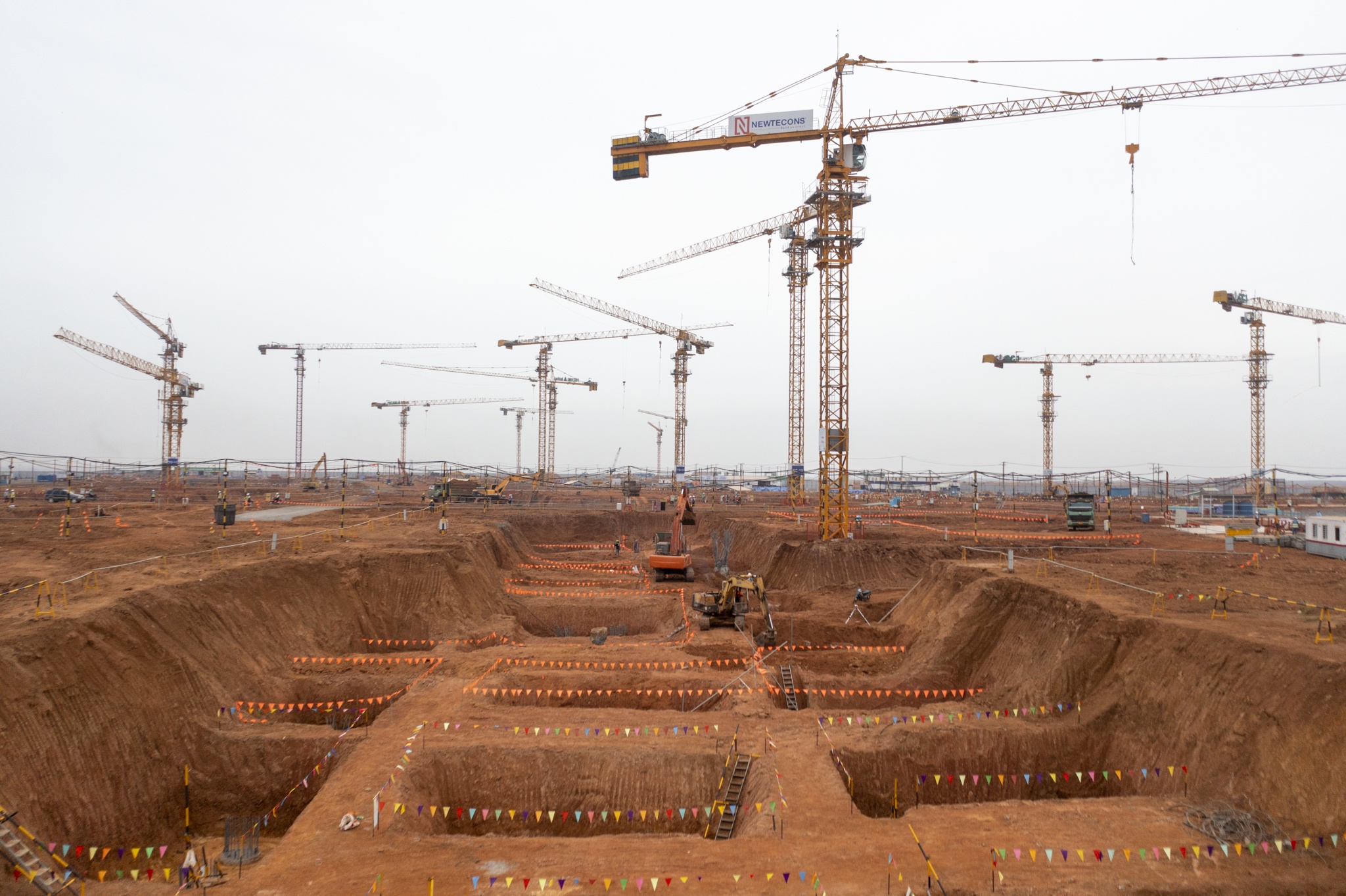 Canh thi cong nhon nhip o cong truong nha ga san bay Long Thanh hinh anh