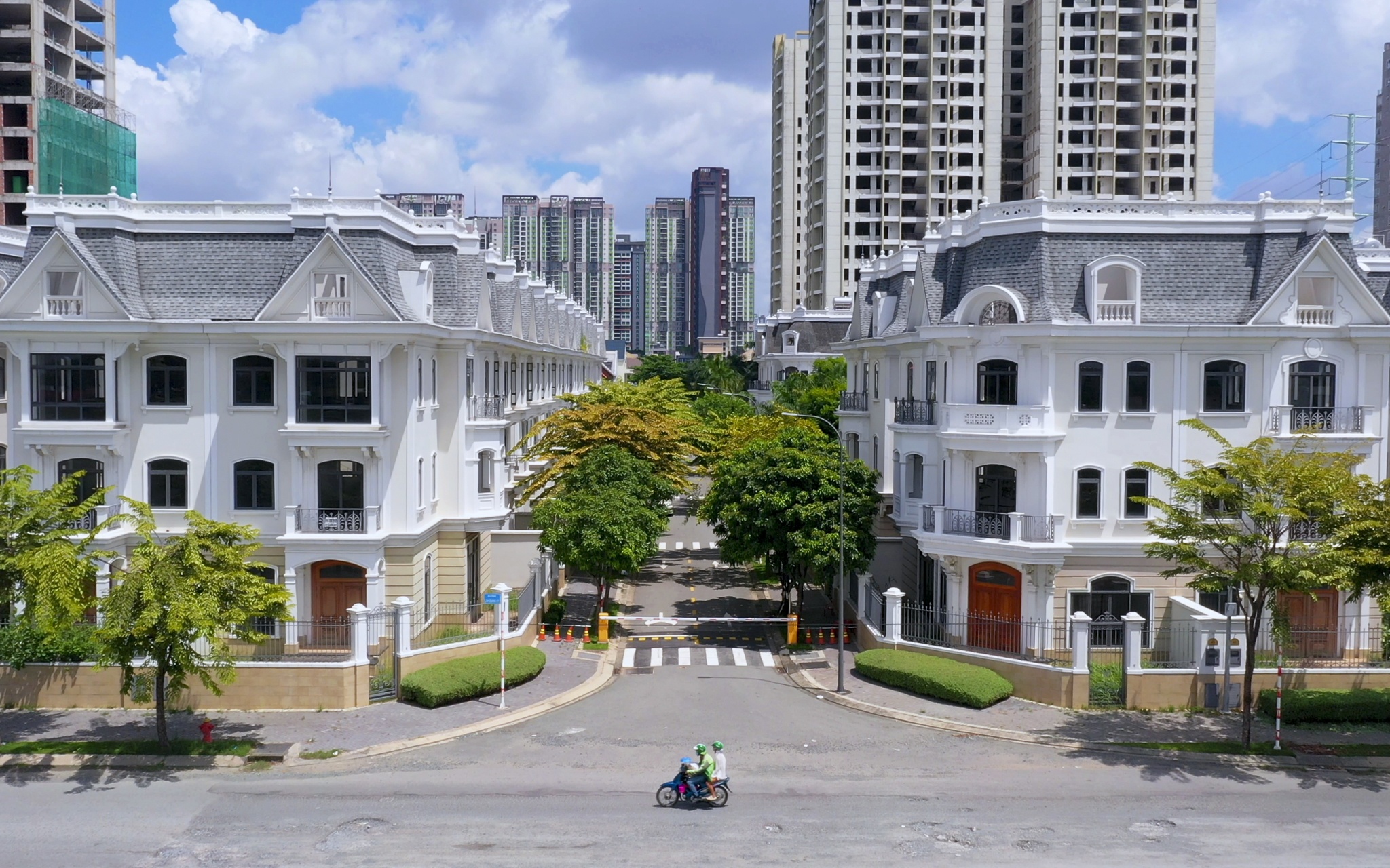 Hang tram biet thu trieu USD bi bo hoang tai TP Thu Duc hinh anh