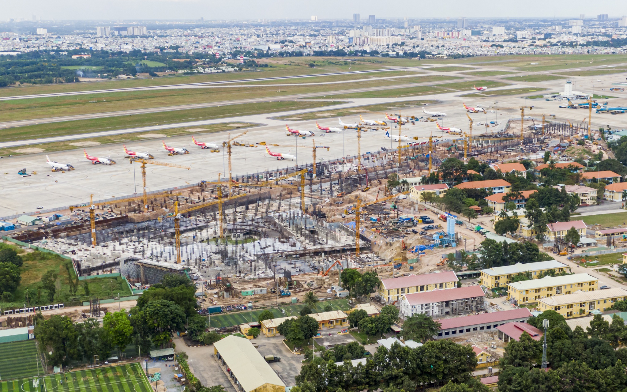 Can canh nha ga T3 Tan Son Nhat sau 3 thang khoi cong hinh anh