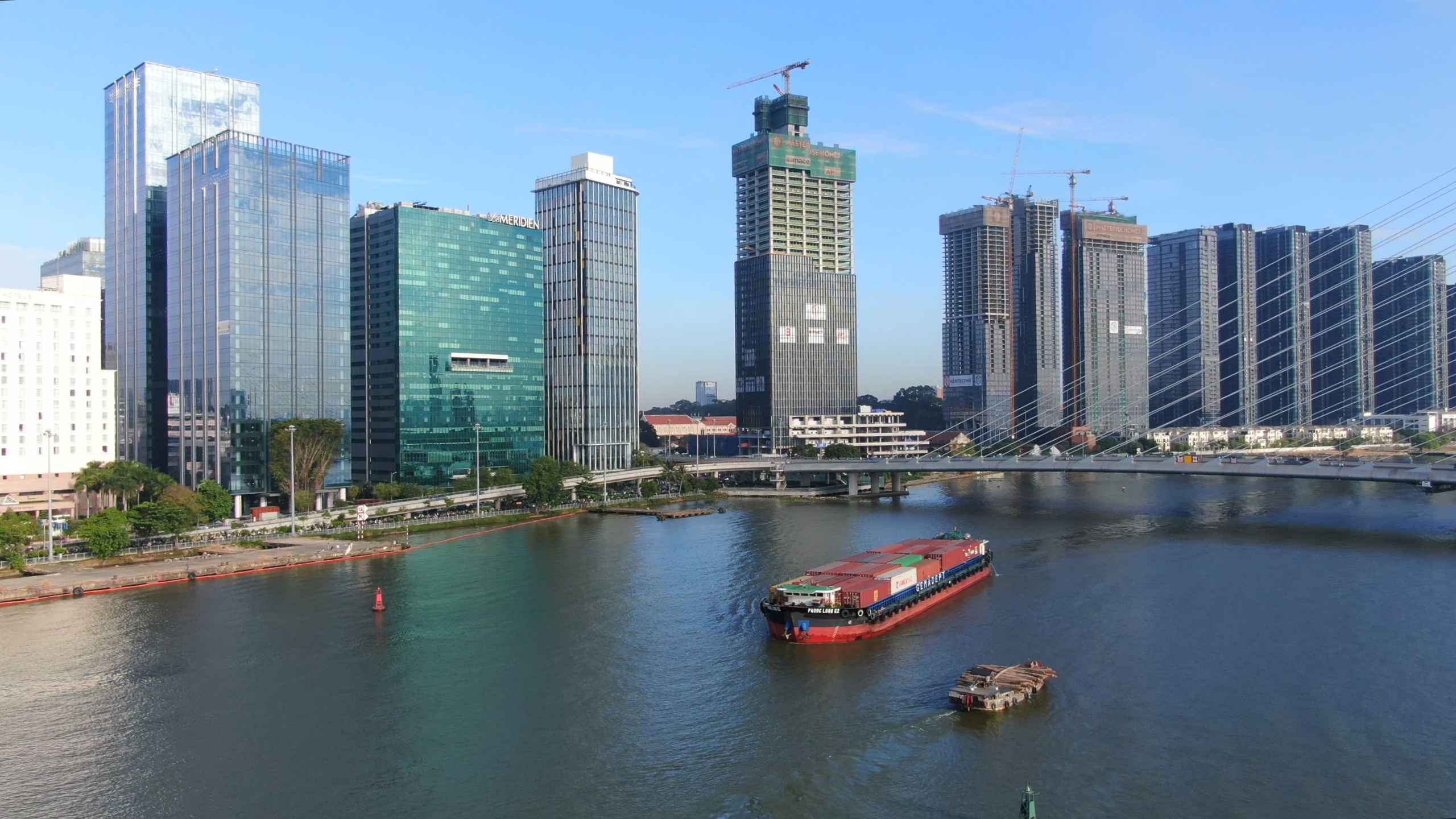 Cao oc dua nhau moc tren 'dat vang' Ba Son hinh anh