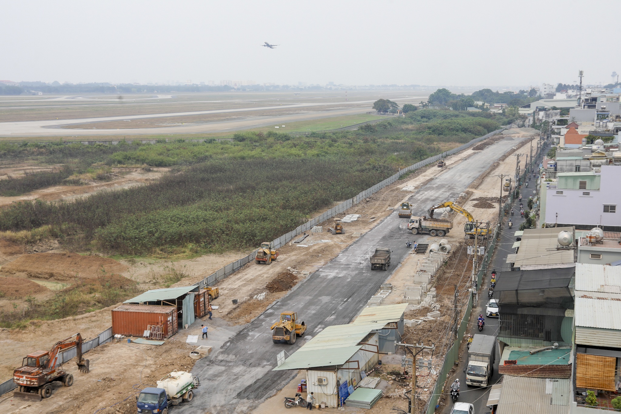 Hien trang tuyen duong 4.800 ty ket noi ga T3 san bay Tan Son Nhat hinh anh