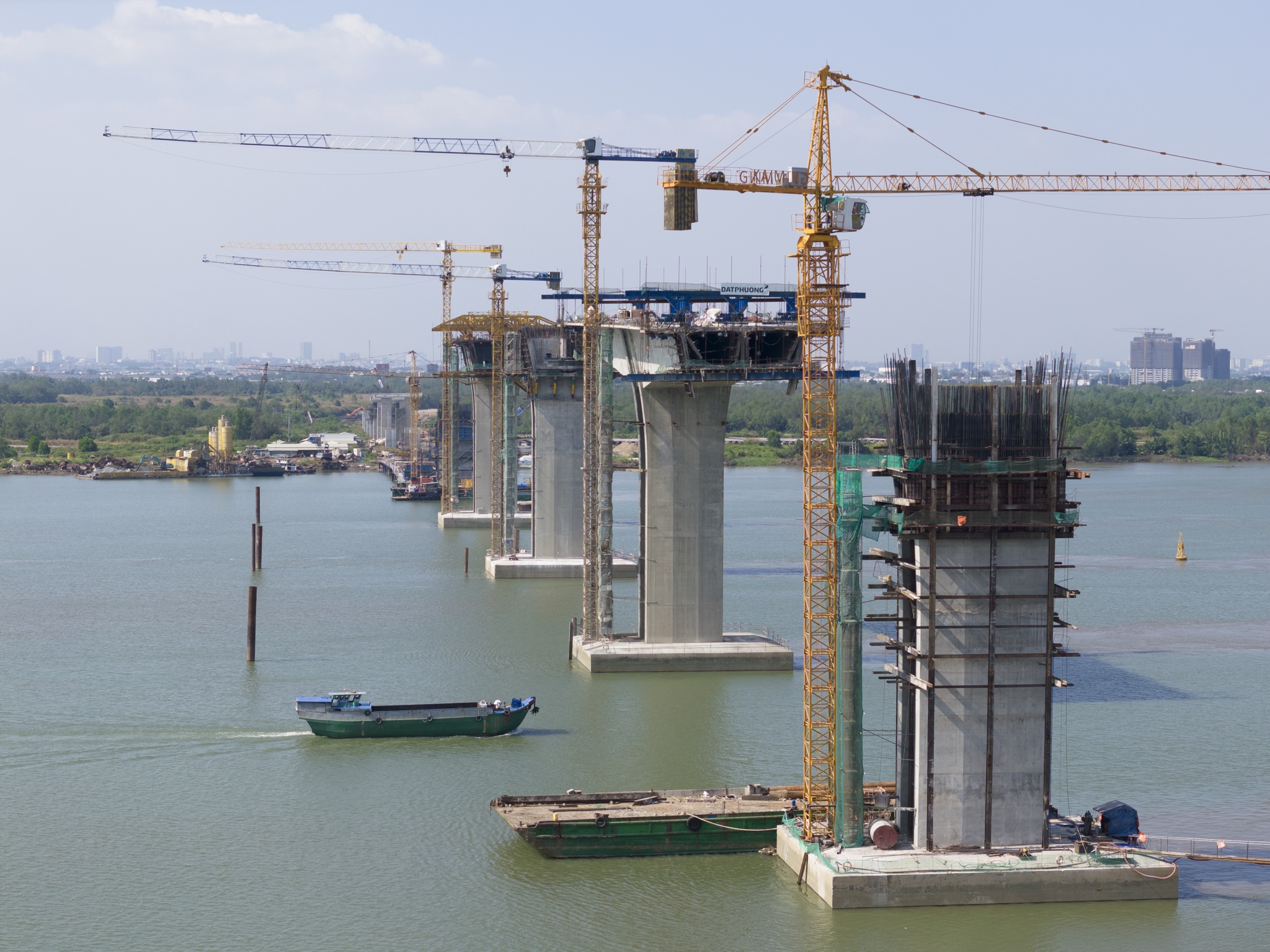 Cau Nhon Trach doan qua Dong Nai thi cong cam chung do vuong mat bang hinh anh