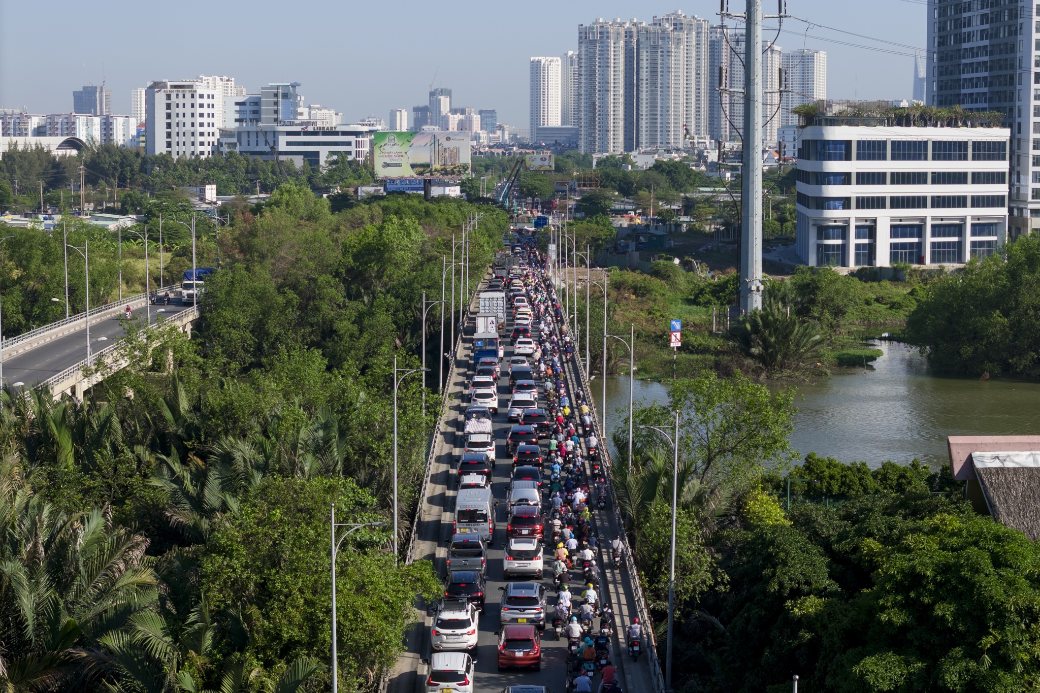 Un u trien mien quanh nut giao phia nam TP.HCM hinh anh