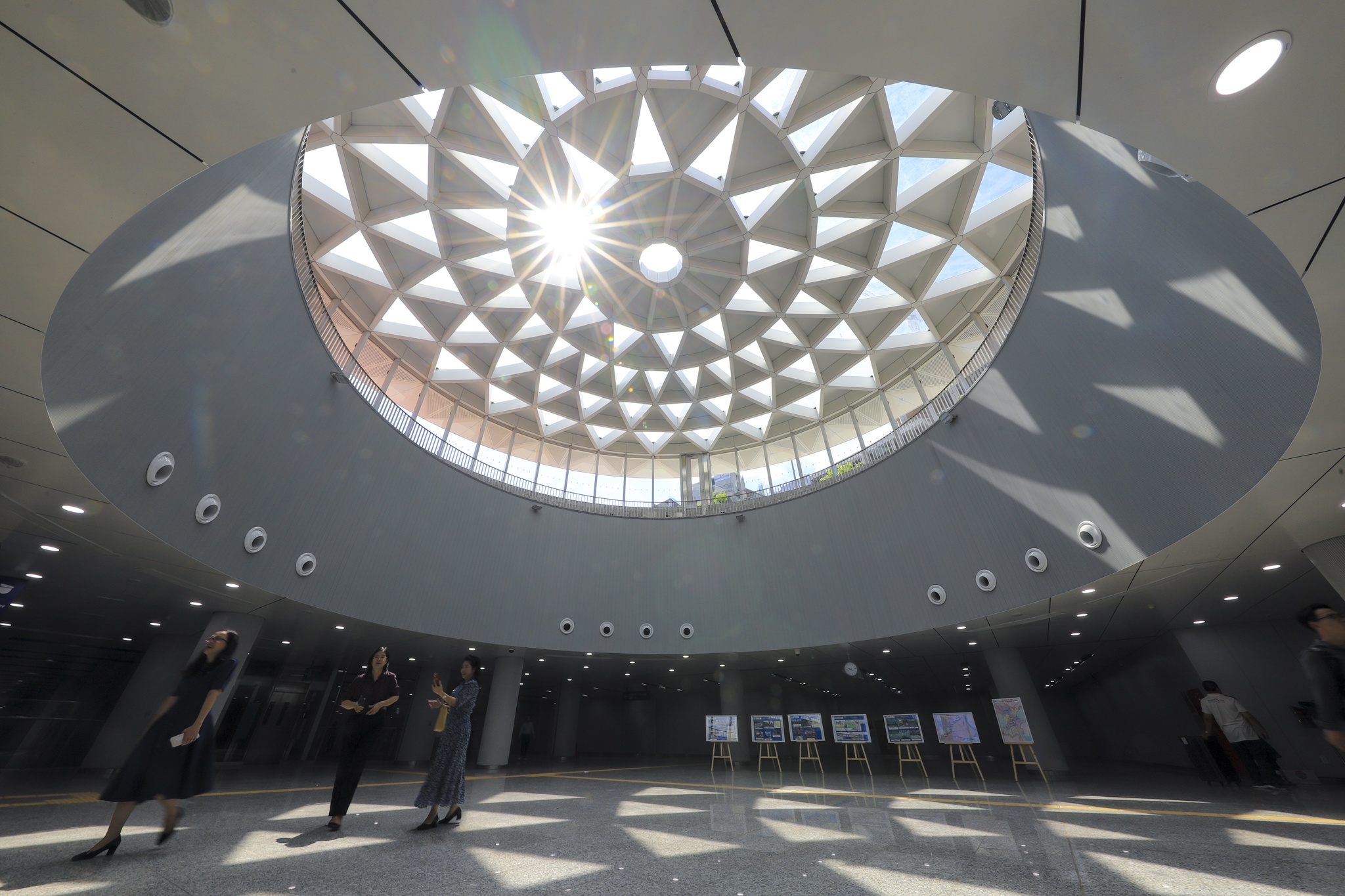 Tan thay ben trong ga ngam ket noi 4 tuyen metro cua TP.HCM hinh anh