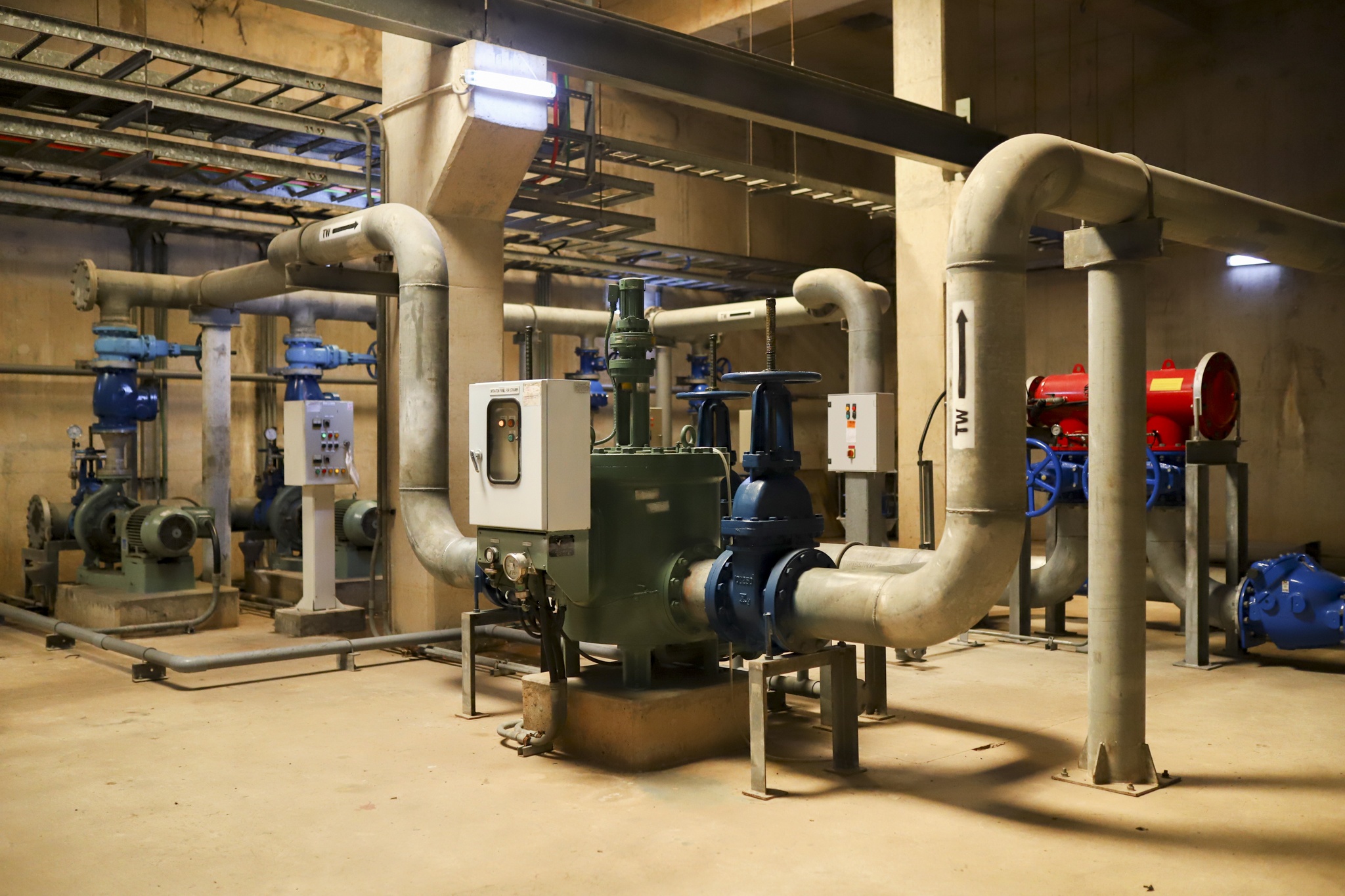 nha may xu ly nuoc anh 8