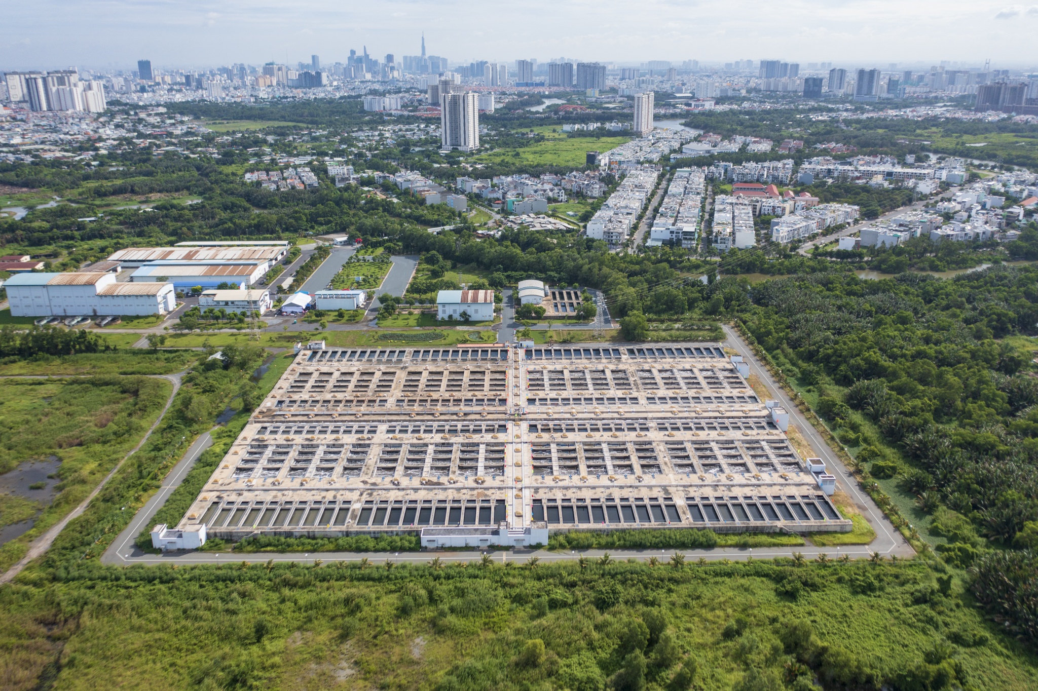 nha may xu ly nuoc anh 1