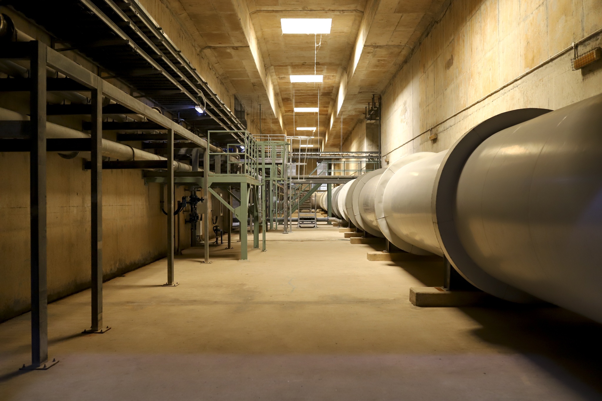 nha may xu ly nuoc anh 6