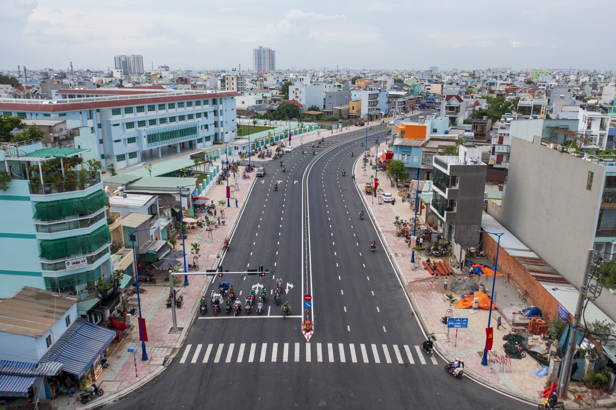 Dien mao tuyen duong 6 lan dep nhat nhi quan Binh Tan hinh anh