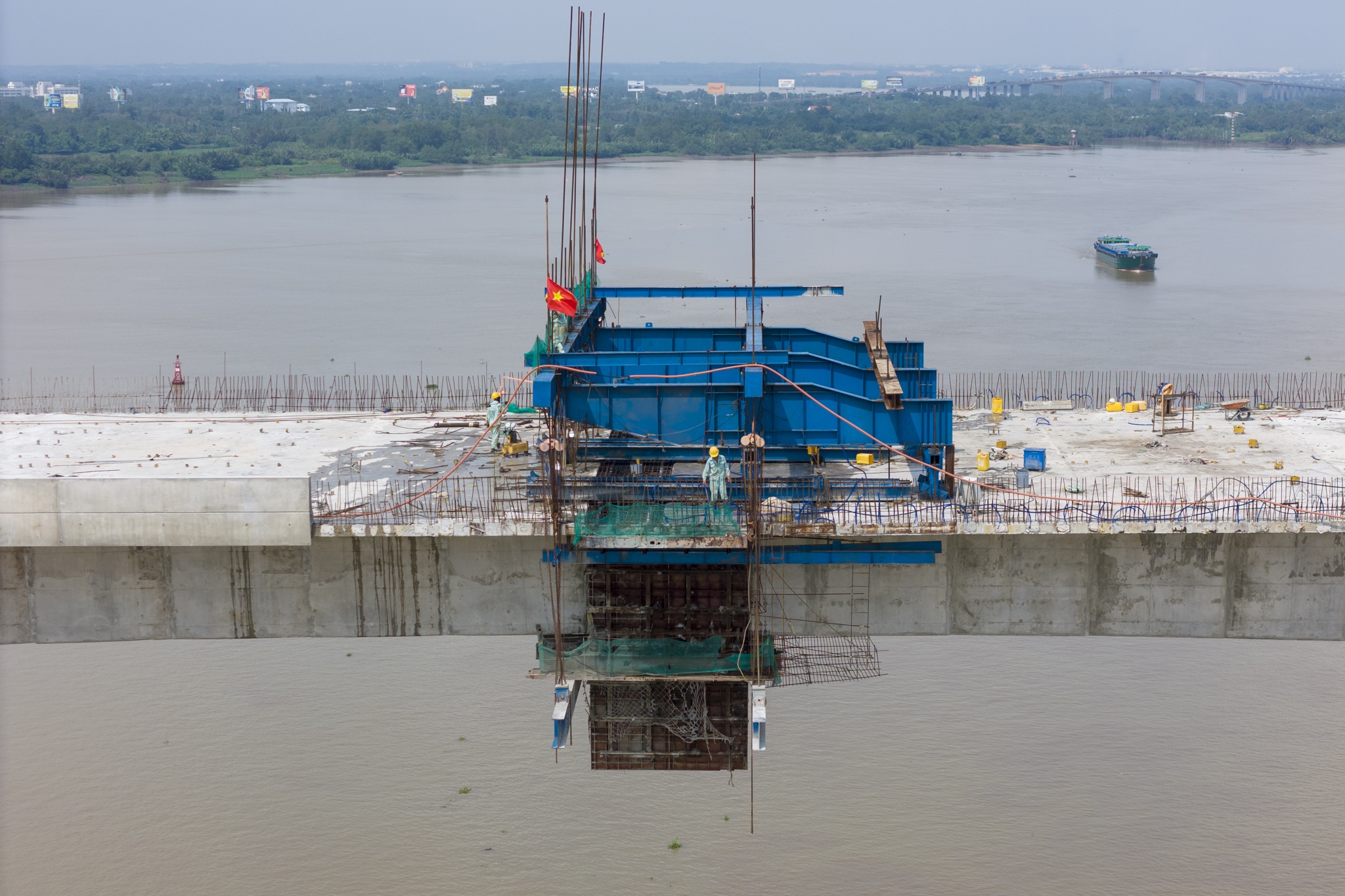 Can canh hop long cau Nhon Trach lon nhat Vanh dai 3 TP.HCM hinh anh