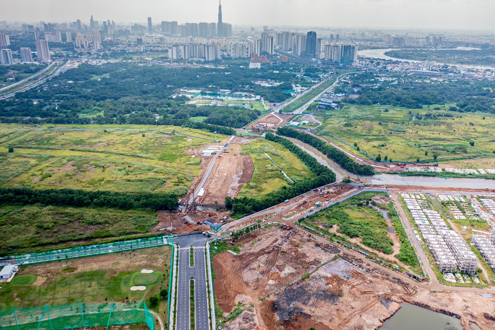 Thi cong tiep tuyen duong 6 km do dang 8 nam o TP Thu Duc hinh anh