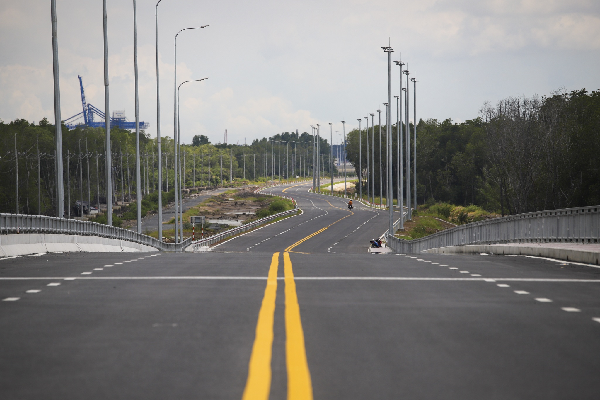 cang lon nhat dong nai anh 9