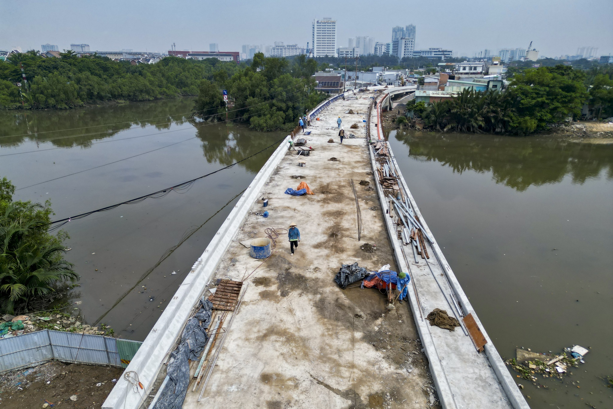 Cay cau giai cuu ket xe khu Nam TP.HCM du kien thong xe cuoi nam hinh anh