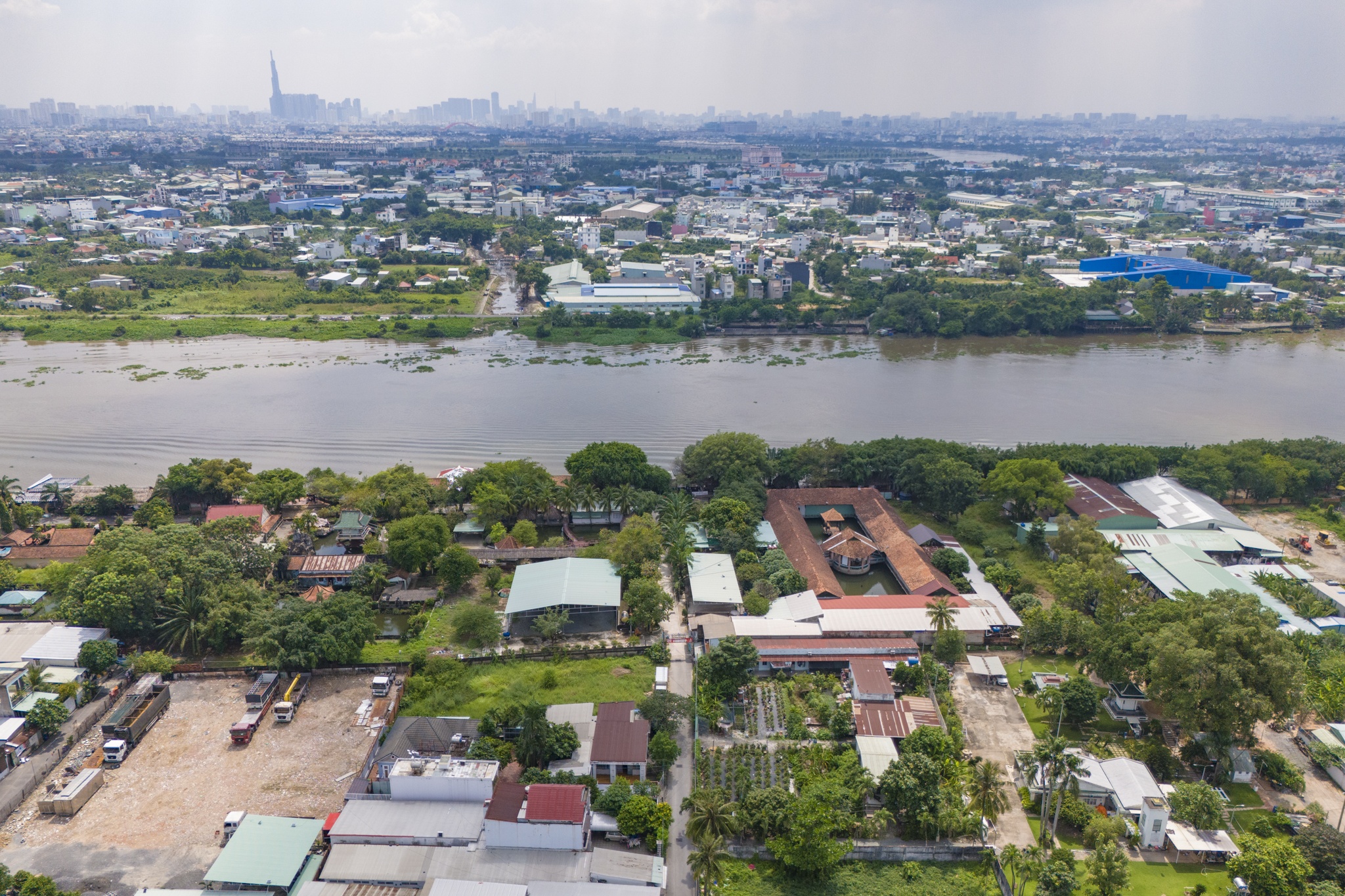Hien trang khu vuc xay 3 cay cau noi Binh Duong voi TP.HCM hinh anh