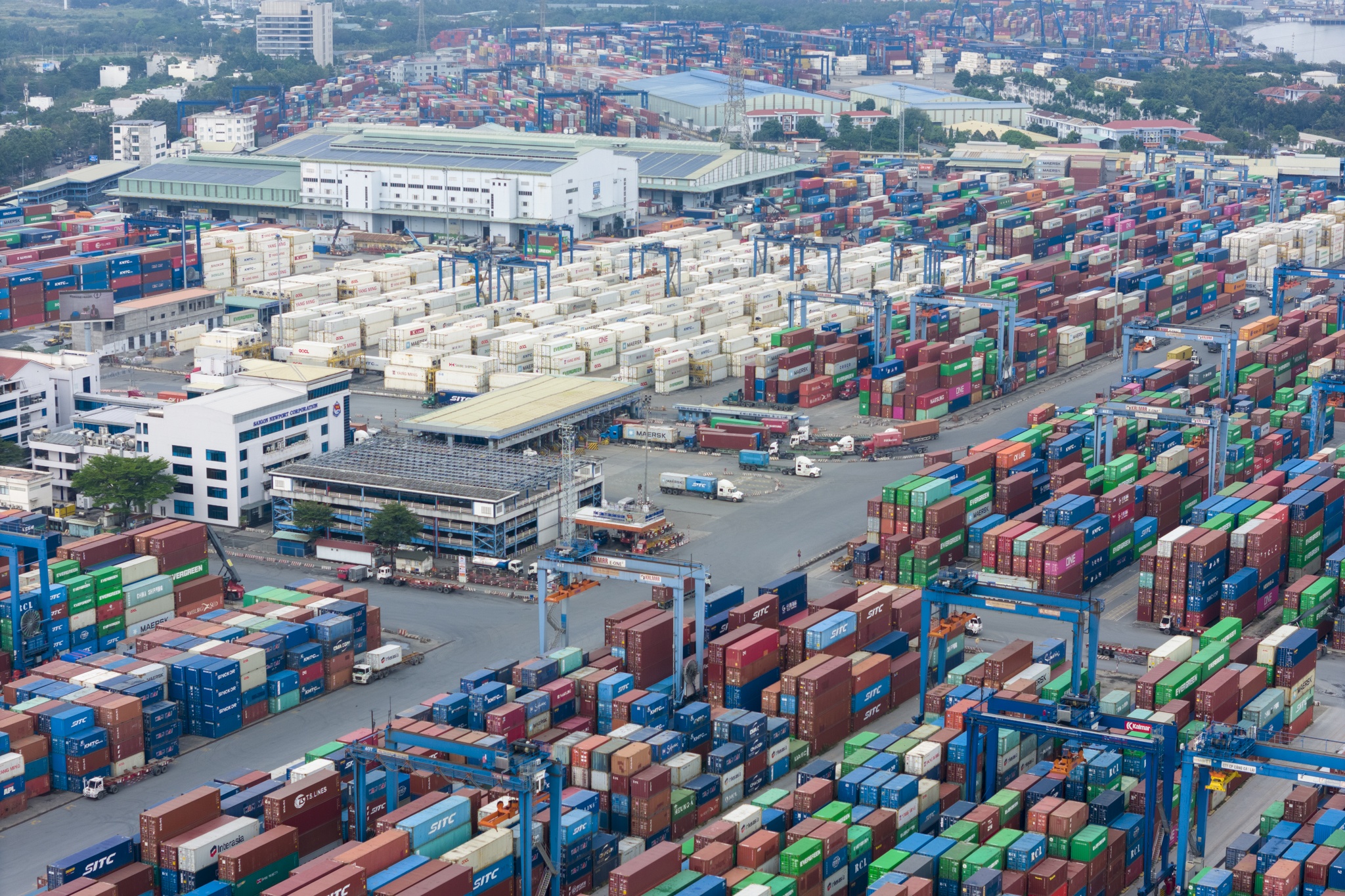 Viet Nam mang 10 ty USD hang hoa sang My trong 1 thang hinh anh