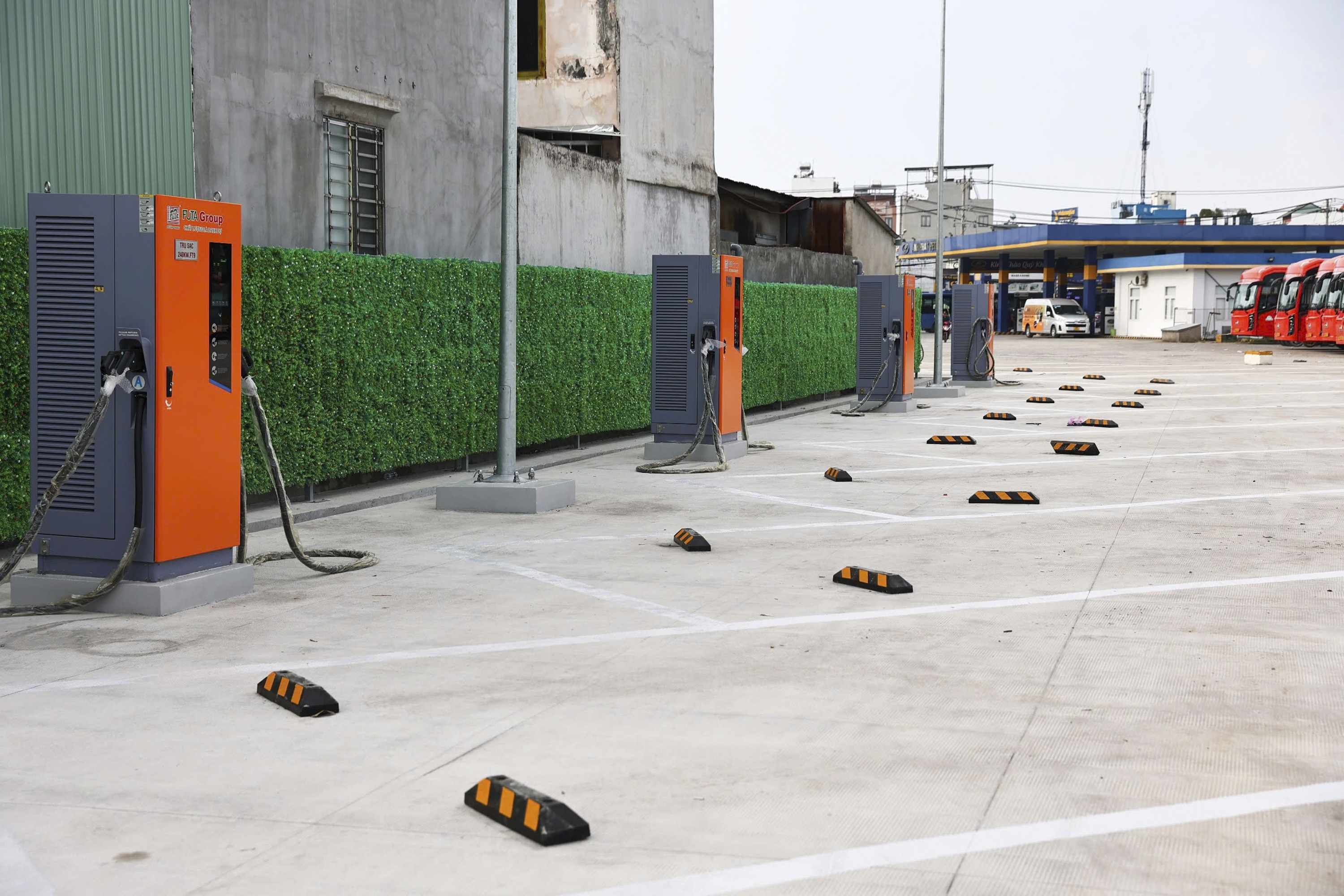 xe buyt dien metro anh 11