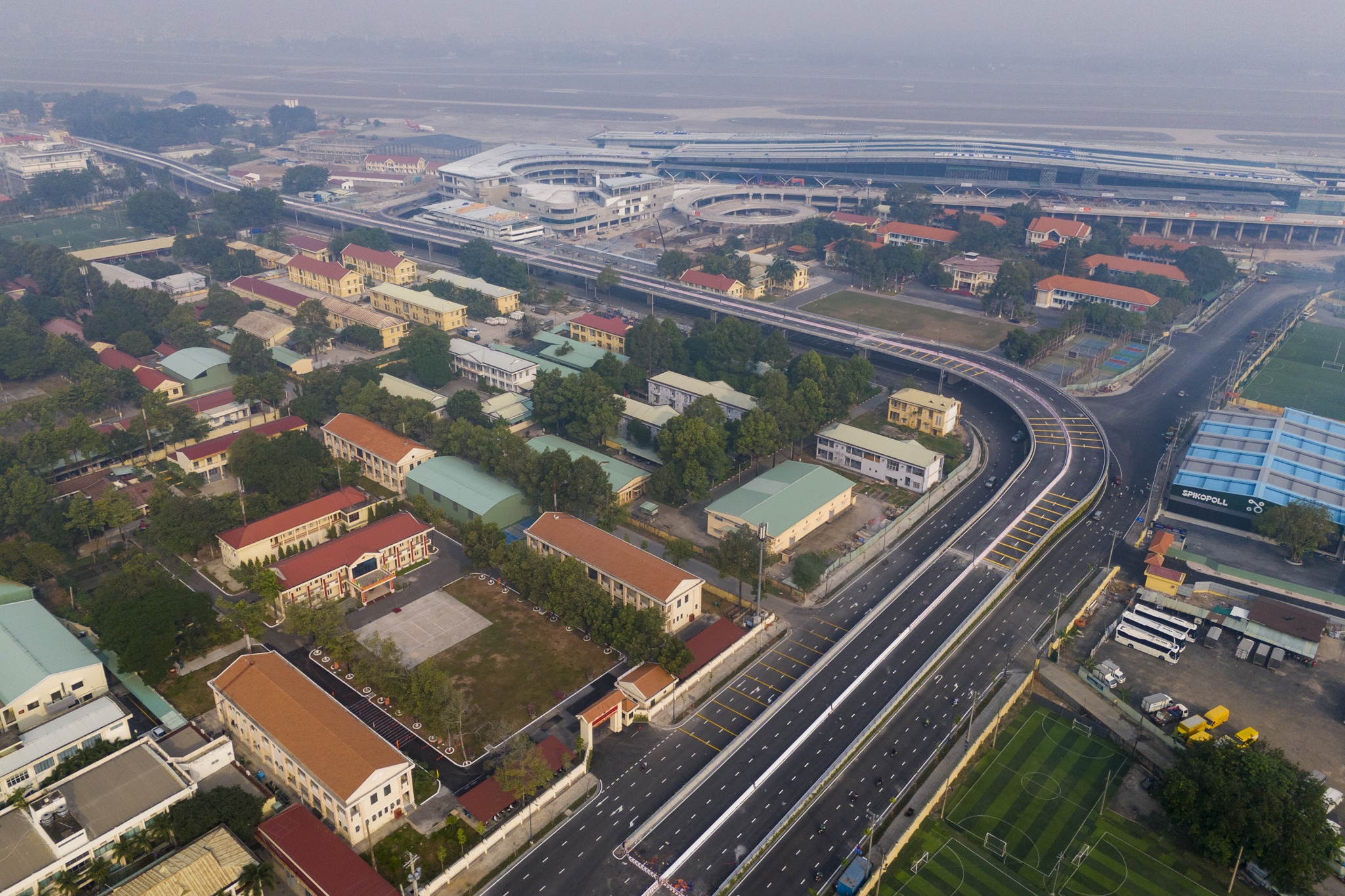 Toan canh tuyen duong 6 lan giam ket xe san bay Tan Son Nhat hinh anh