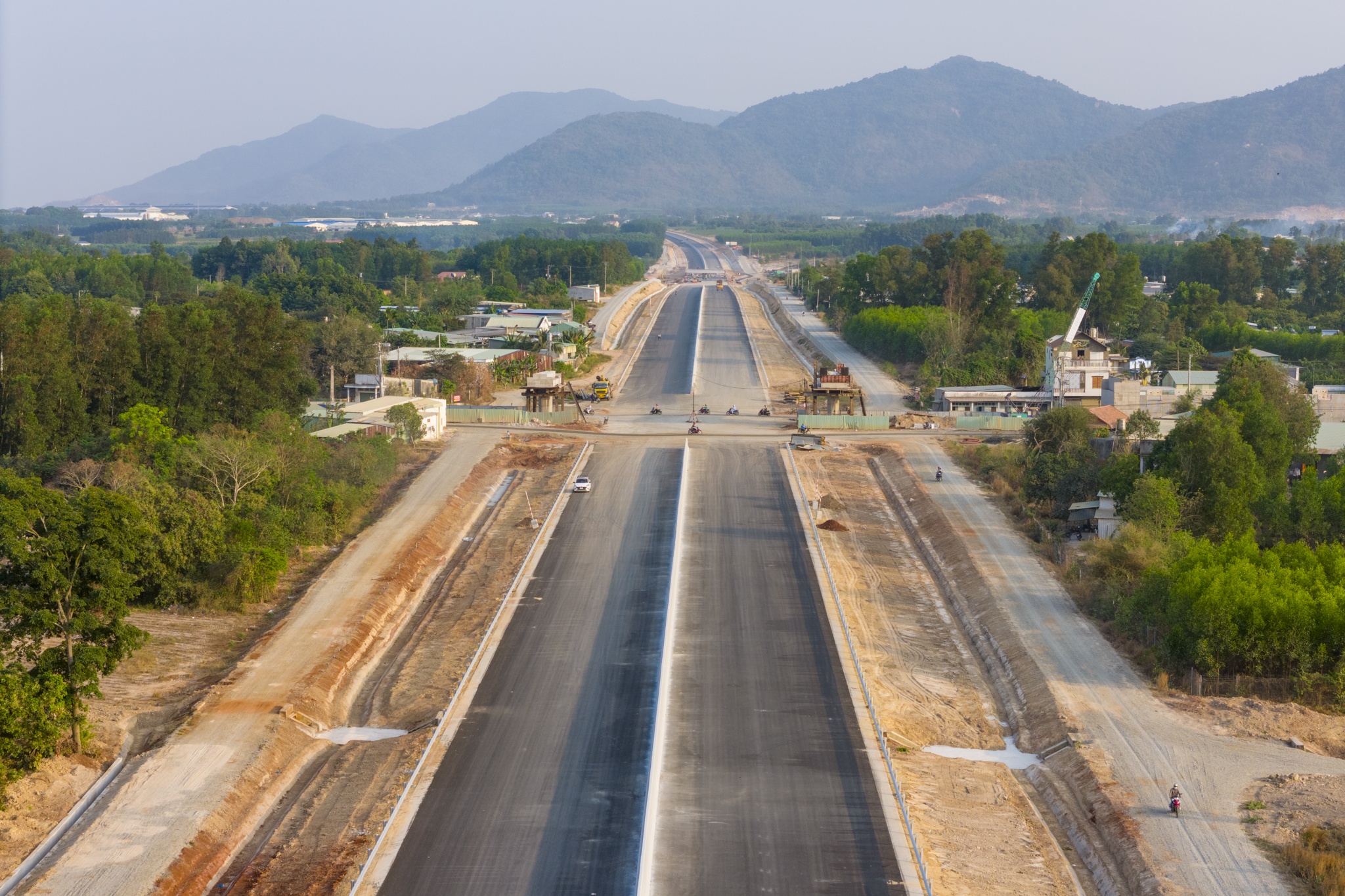 Gan 20 km cao toc Bien Hoa - Vung Tau thong xe ky thuat dip 30/4 hinh anh