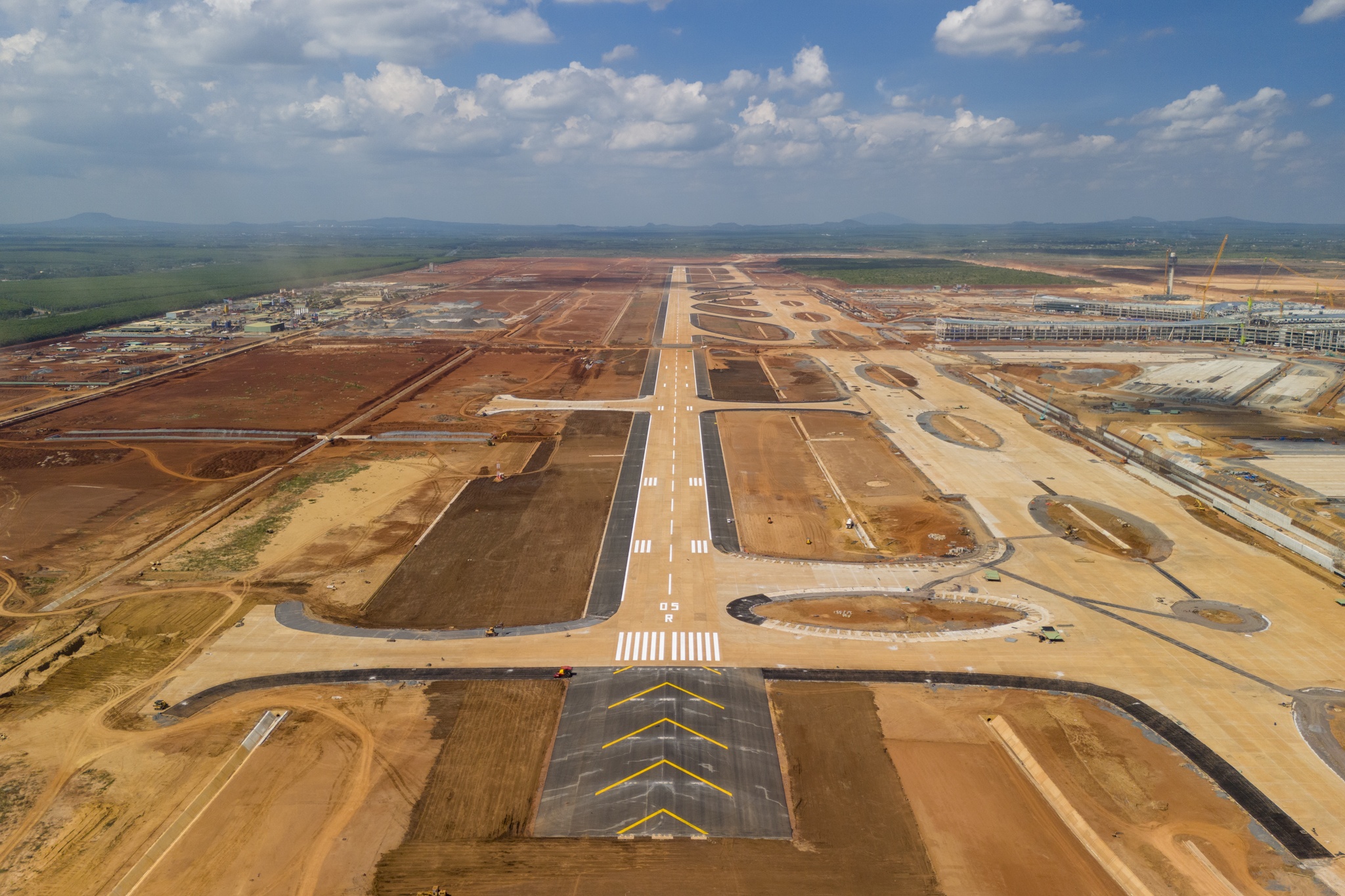 Can canh duong cat ha canh san bay Long Thanh vuot tien do 3 thang hinh anh