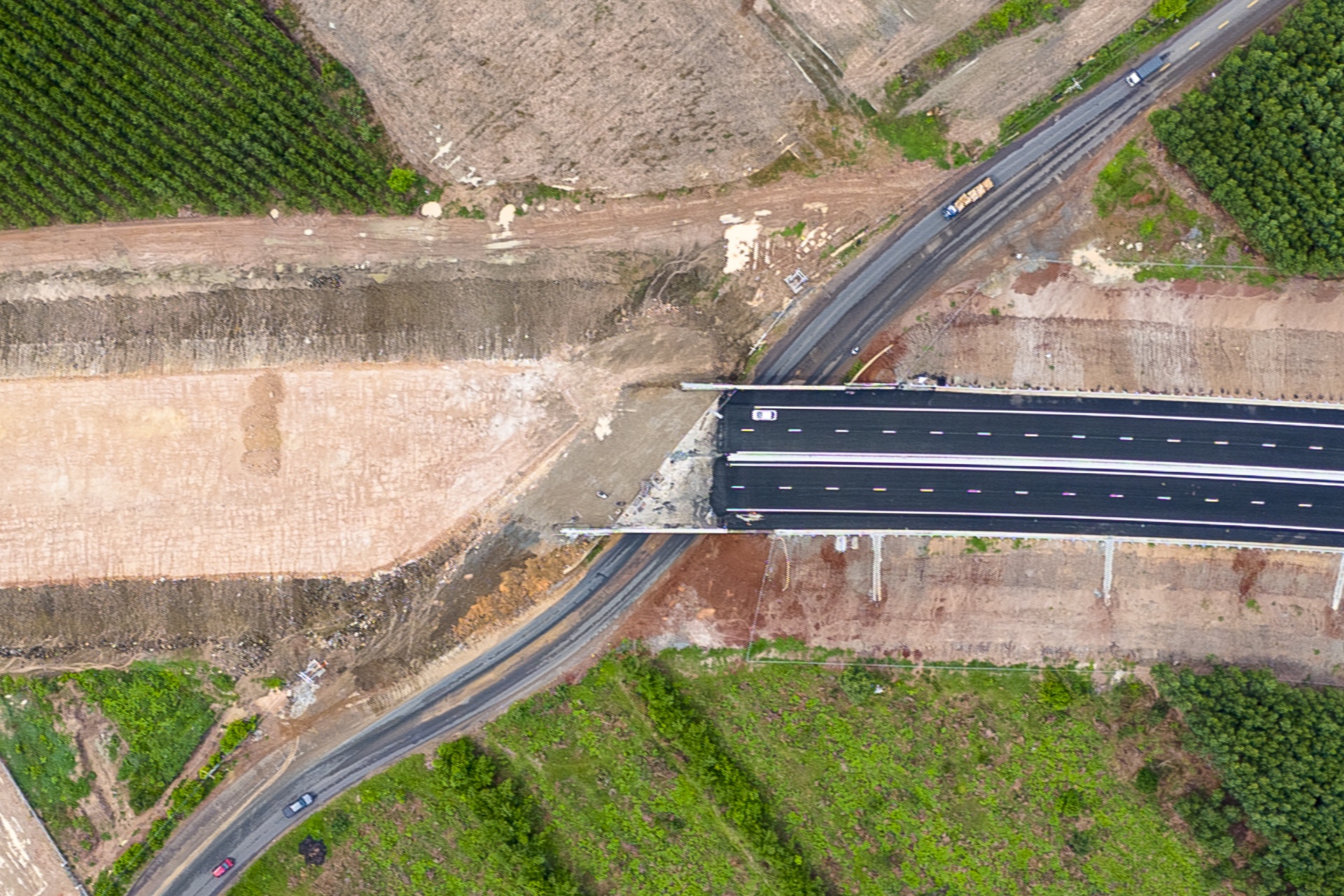Canh trai nguoc o cao toc Bien Hoa - Vung Tau hinh anh