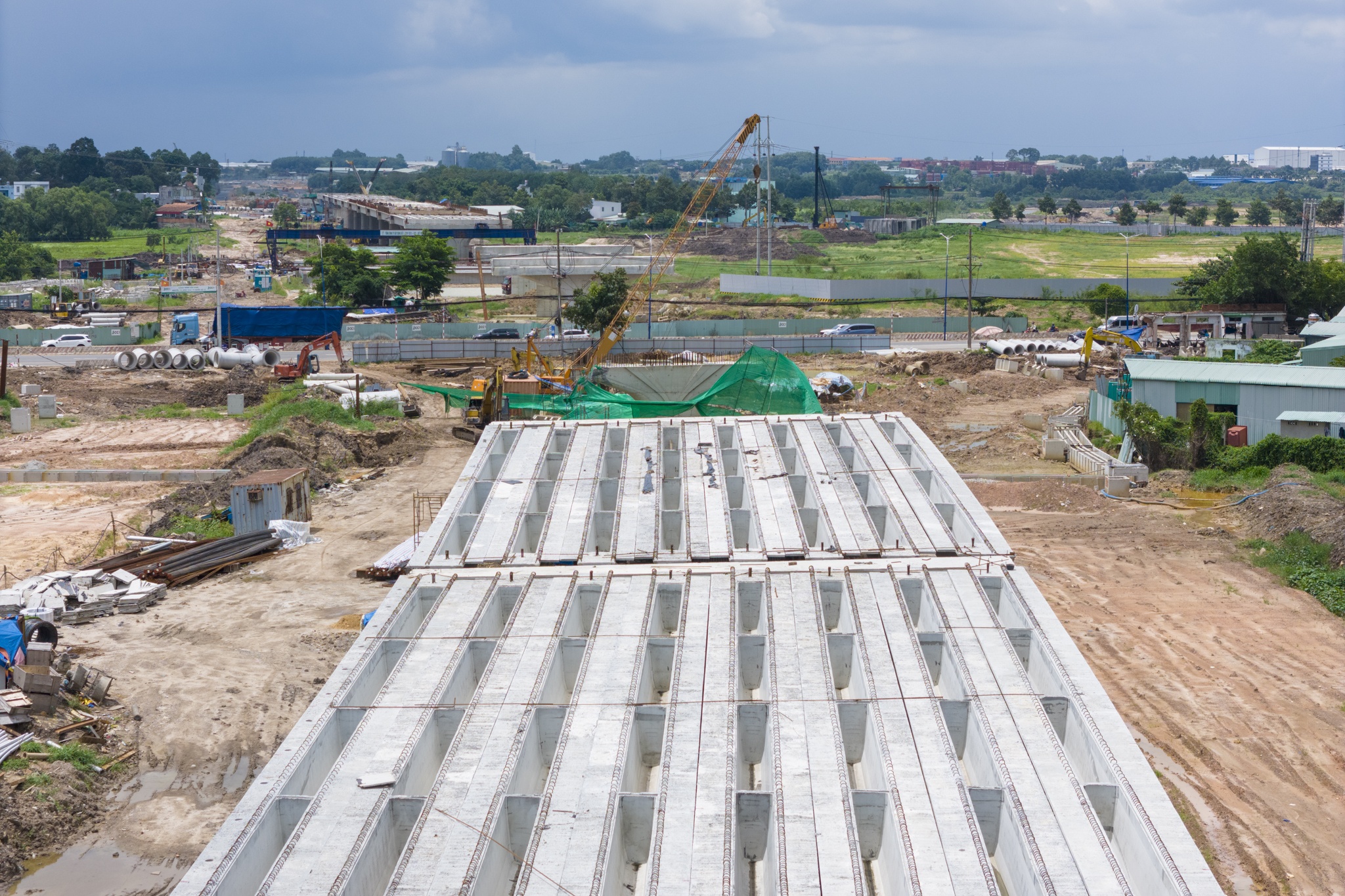 Thi cong khan truong duong Vanh dai 3 TP.HCM doan qua Binh Duong hinh anh