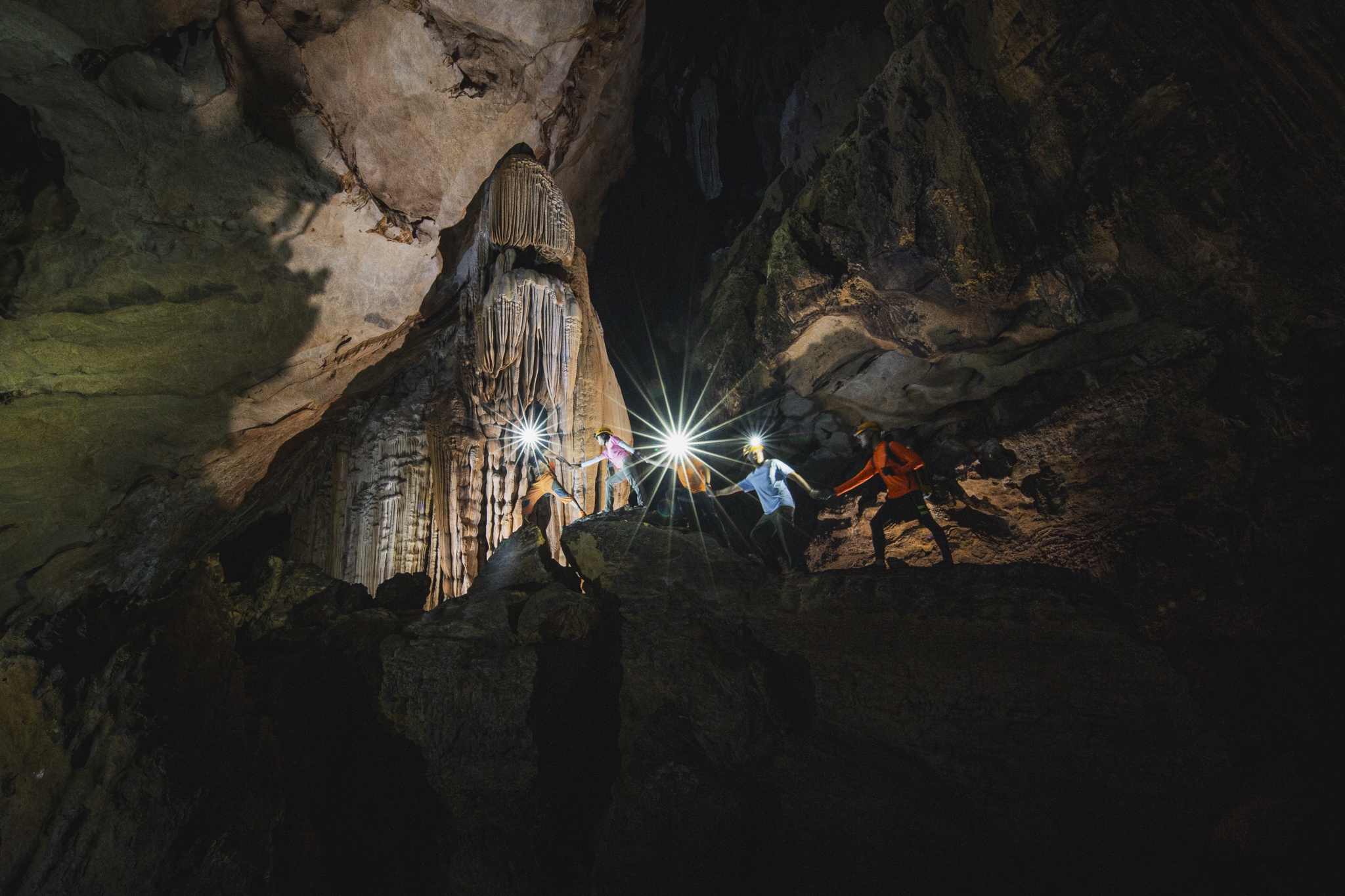 Den hang Dai tuong Vo Nguyen Giap tung dung lai giua rung Truong Son hinh anh