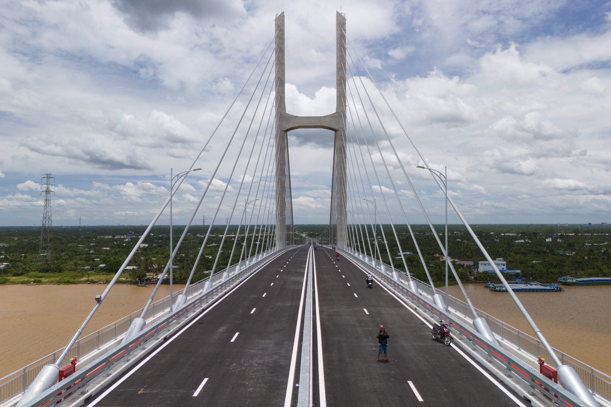 Toan canh 2 du an nghin ty se khanh thanh vao dip 19/8 hinh anh