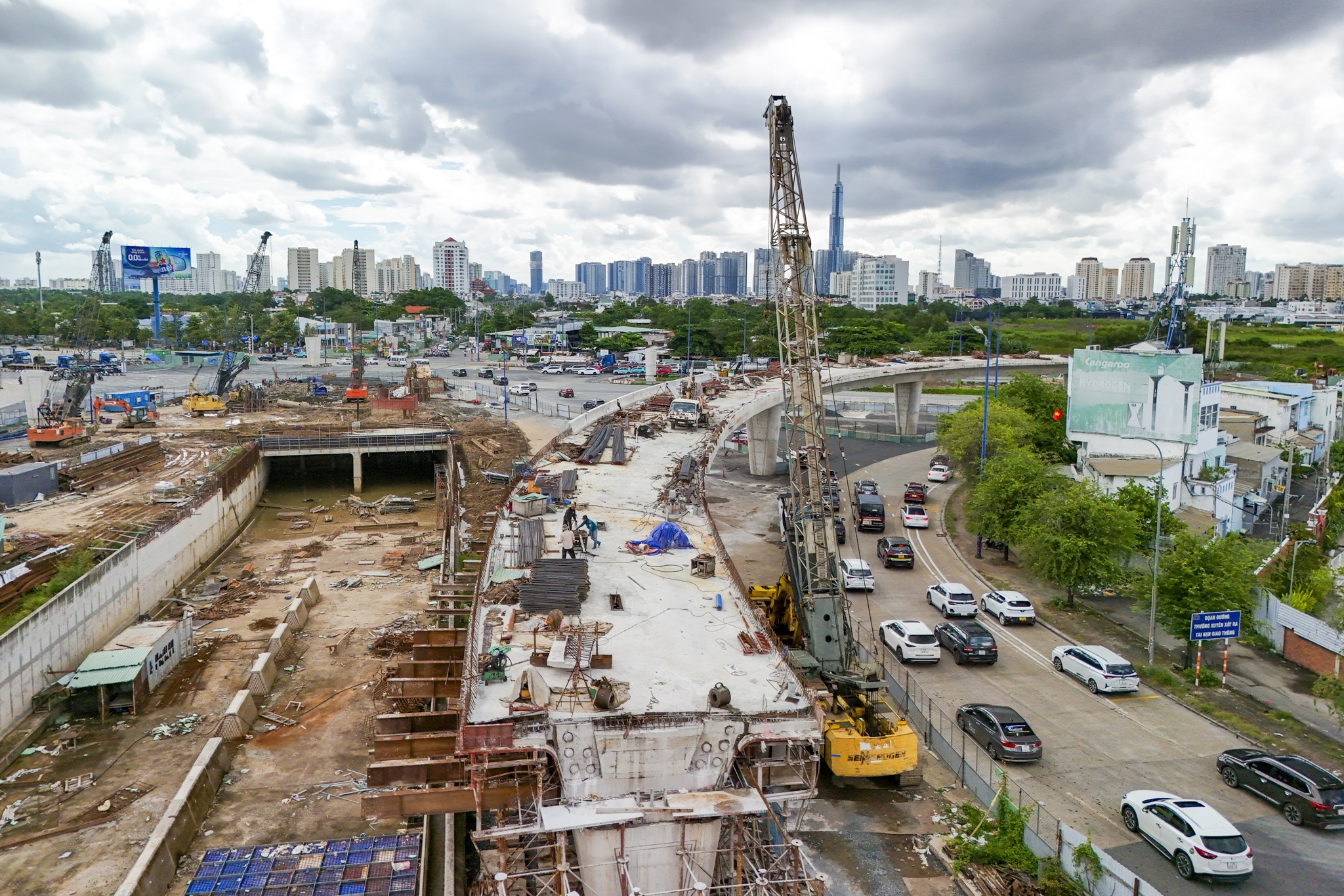 Thi cong xuyen le tai nut giao hien dai bac nhat TP.HCM hinh anh