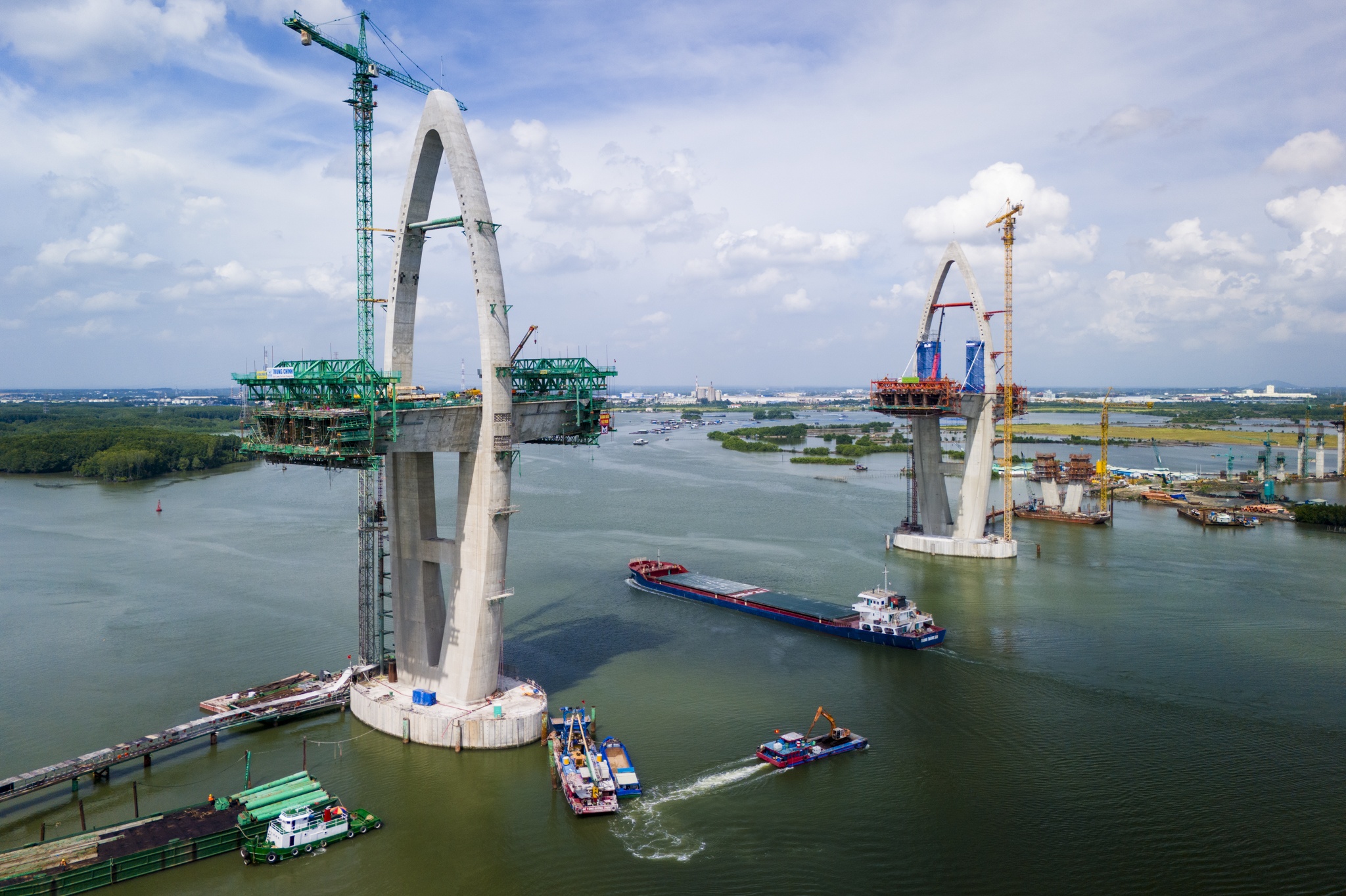 Canh doi lap o hai bo cau Phuoc An noi TP.HCM va Dong Nai hinh anh