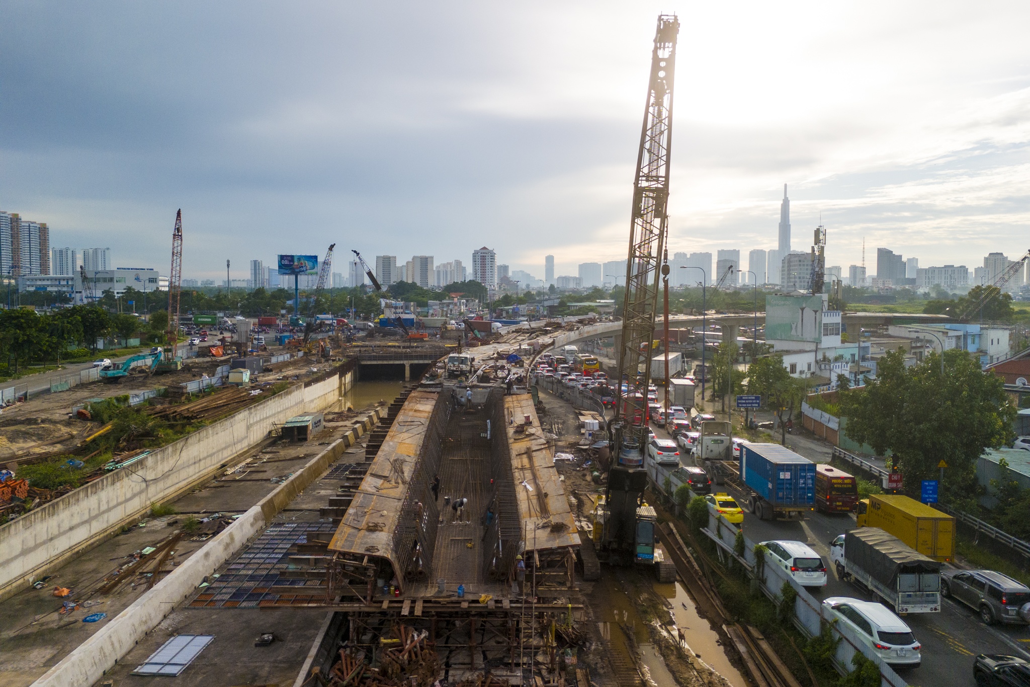 Loat du an trong diem tai TP.HCM thi cong i ach, cham tien do hinh anh