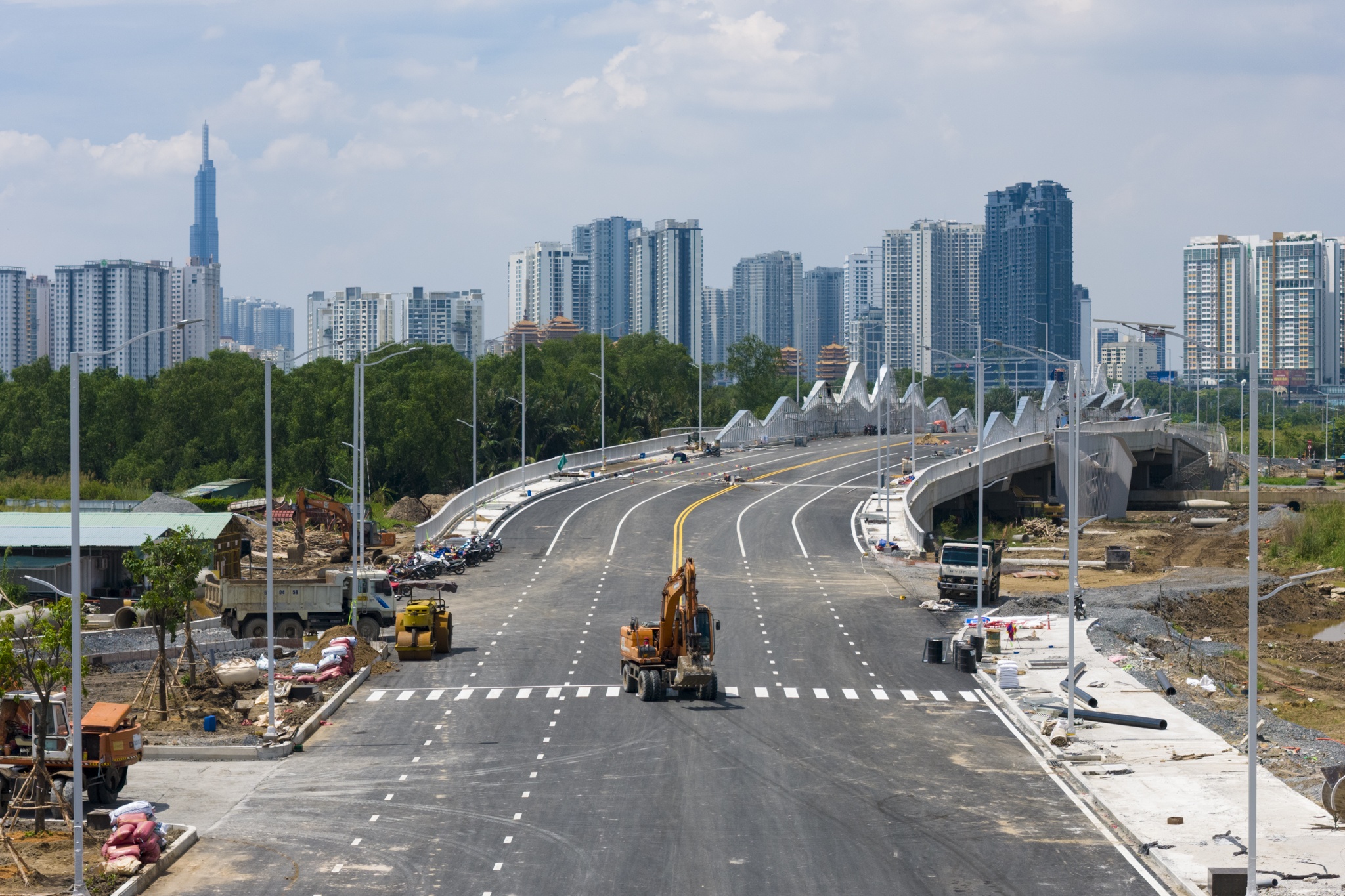 Hien trang cau giam un u cho nut giao lon nhat TP.HCM sap thong xe hinh anh