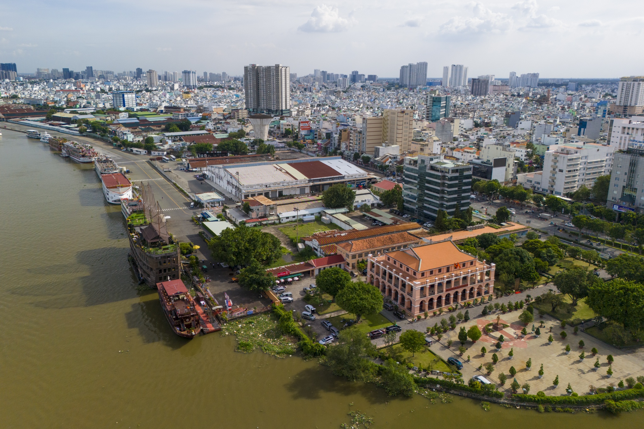 Can canh khu dat vang ngay Ben Nha Rong se la cong vien thay vi nha o hinh anh