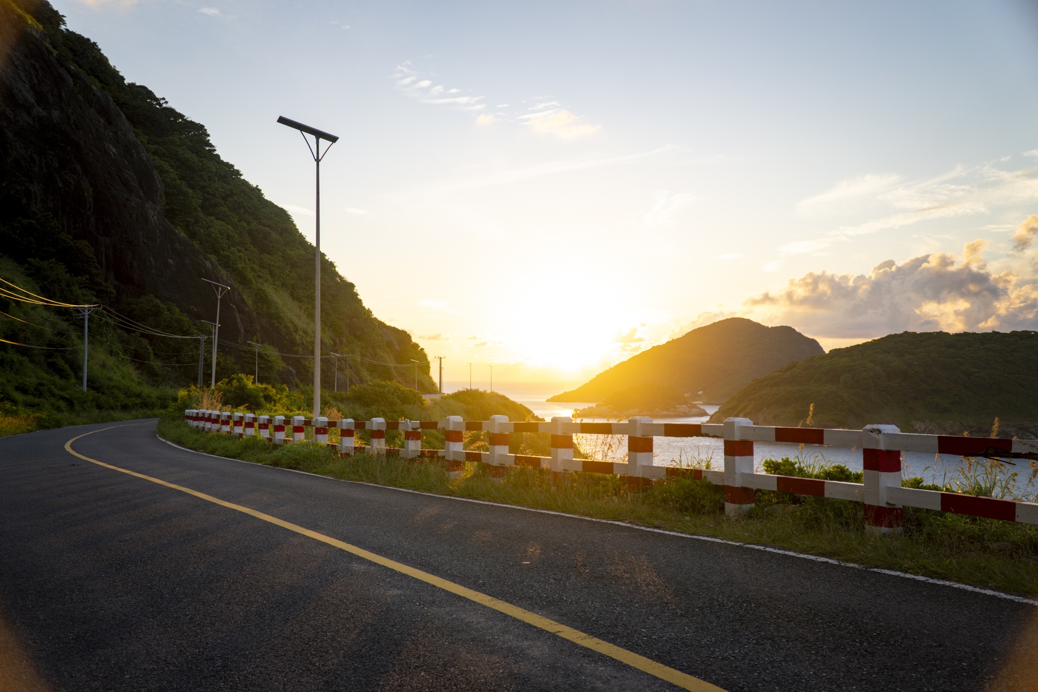 Binh minh va hoang hon me hoac o Con Dao hinh anh