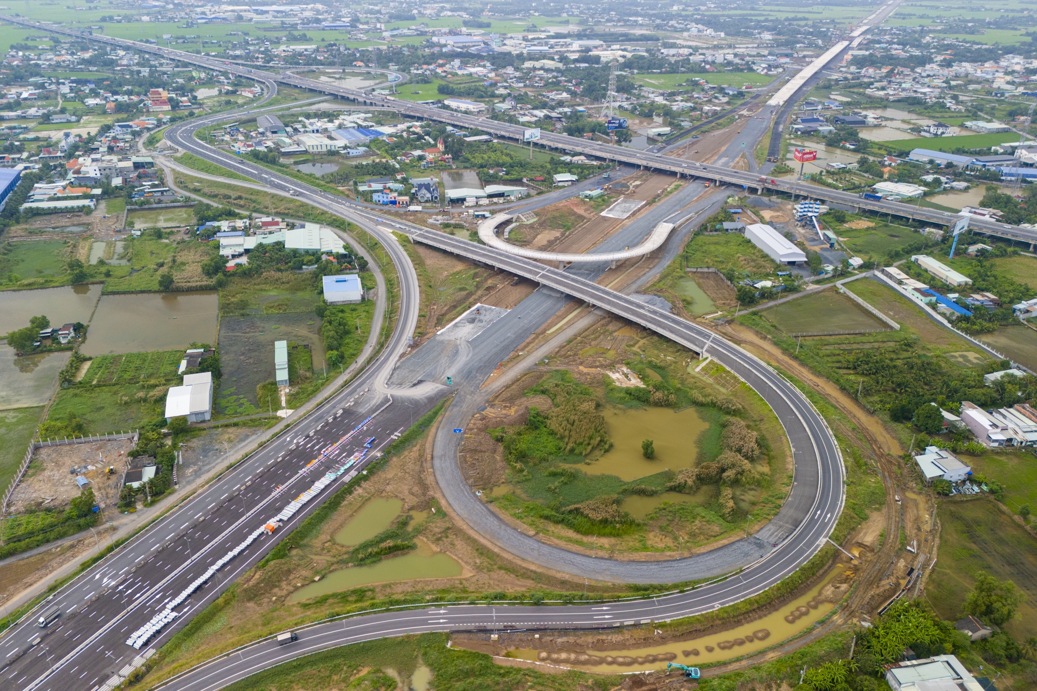 Nut giao 115.000 ty noi 3 cao toc, giam ket xe cho TP.HCM sap ve dich hinh anh
