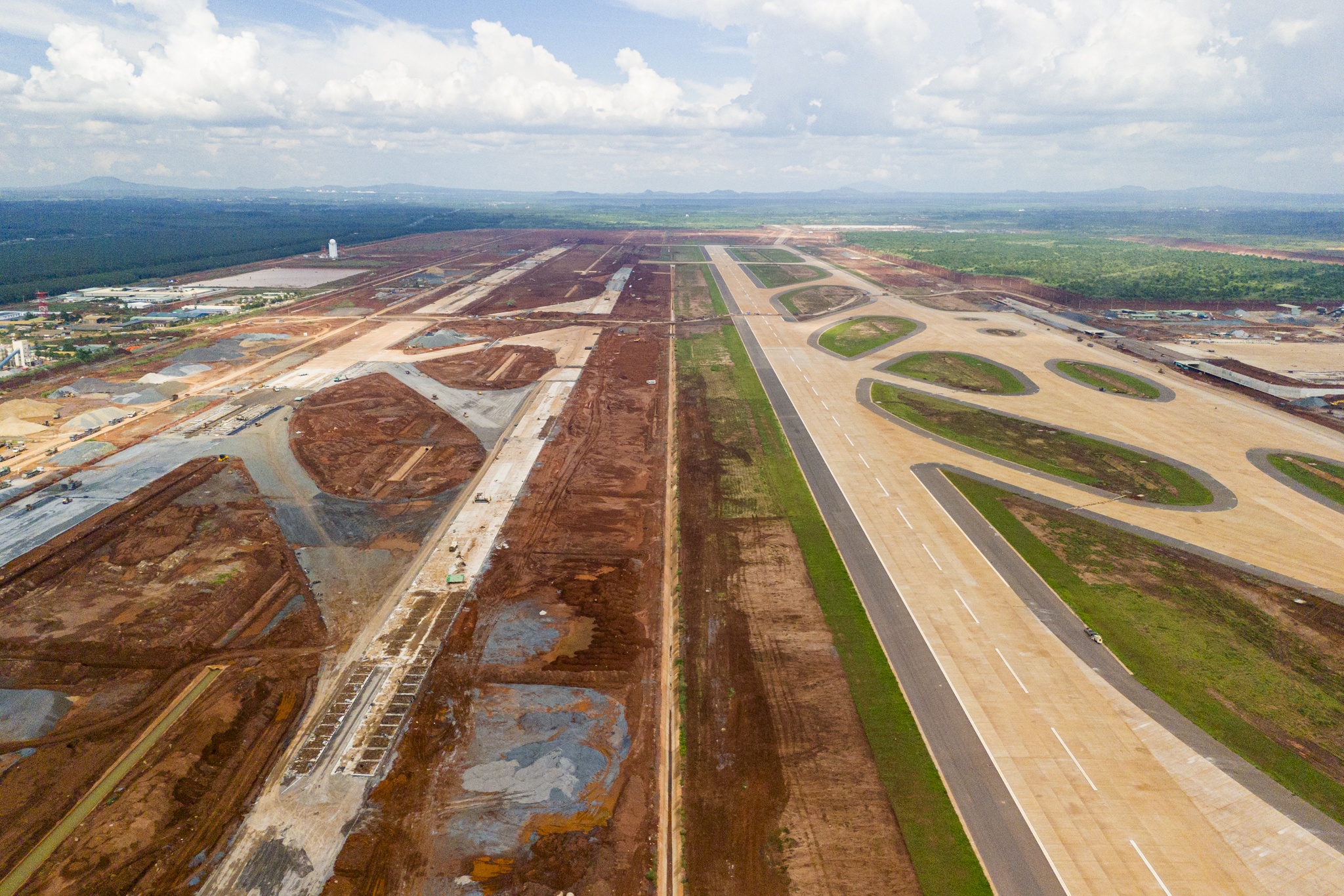 Duong bang so 2 san bay Long Thanh lo ro hinh hai sau nua nam thi cong hinh anh
