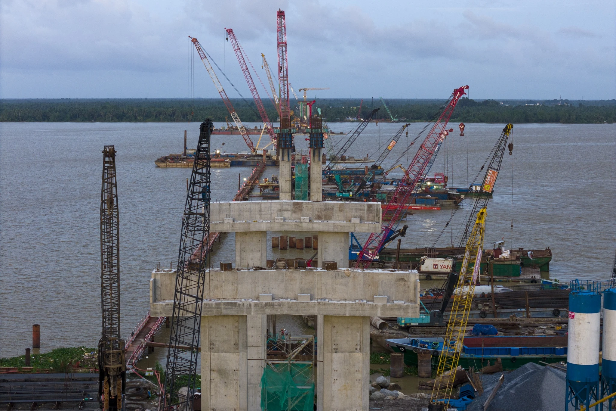 Hinh hai cau Dai Ngai noi Vinh Long - Can Tho sau 1 nam thi cong hinh anh