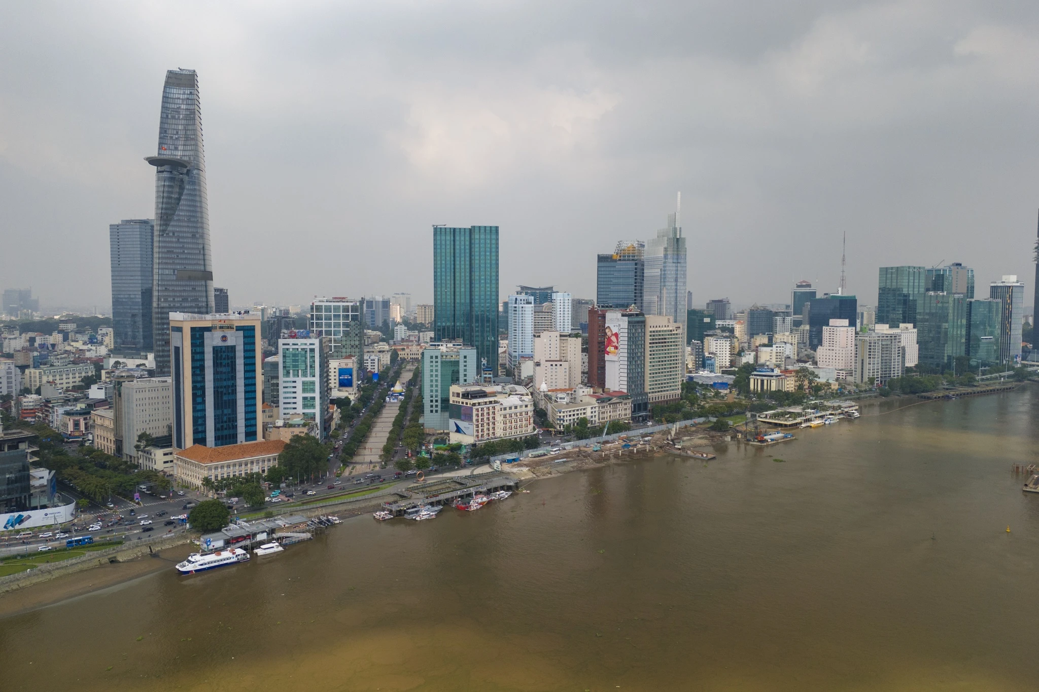 cau di bo sai gon anh 16