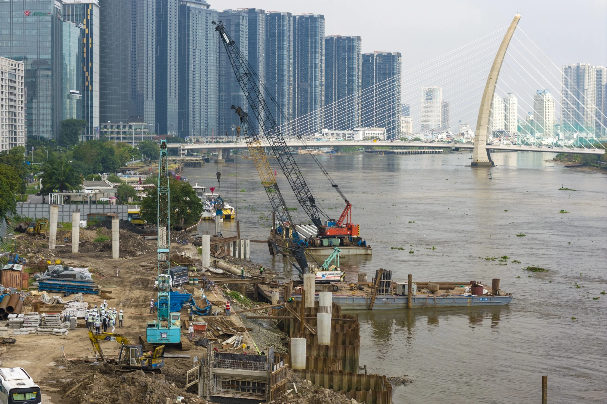 cau di bo sai gon anh 15