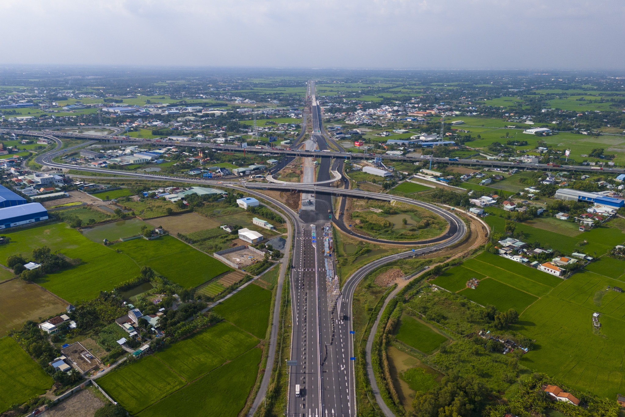Sieu nut giao noi 3 cao toc 115.000 ty dong qua TP.HCM sap thong xe hinh anh