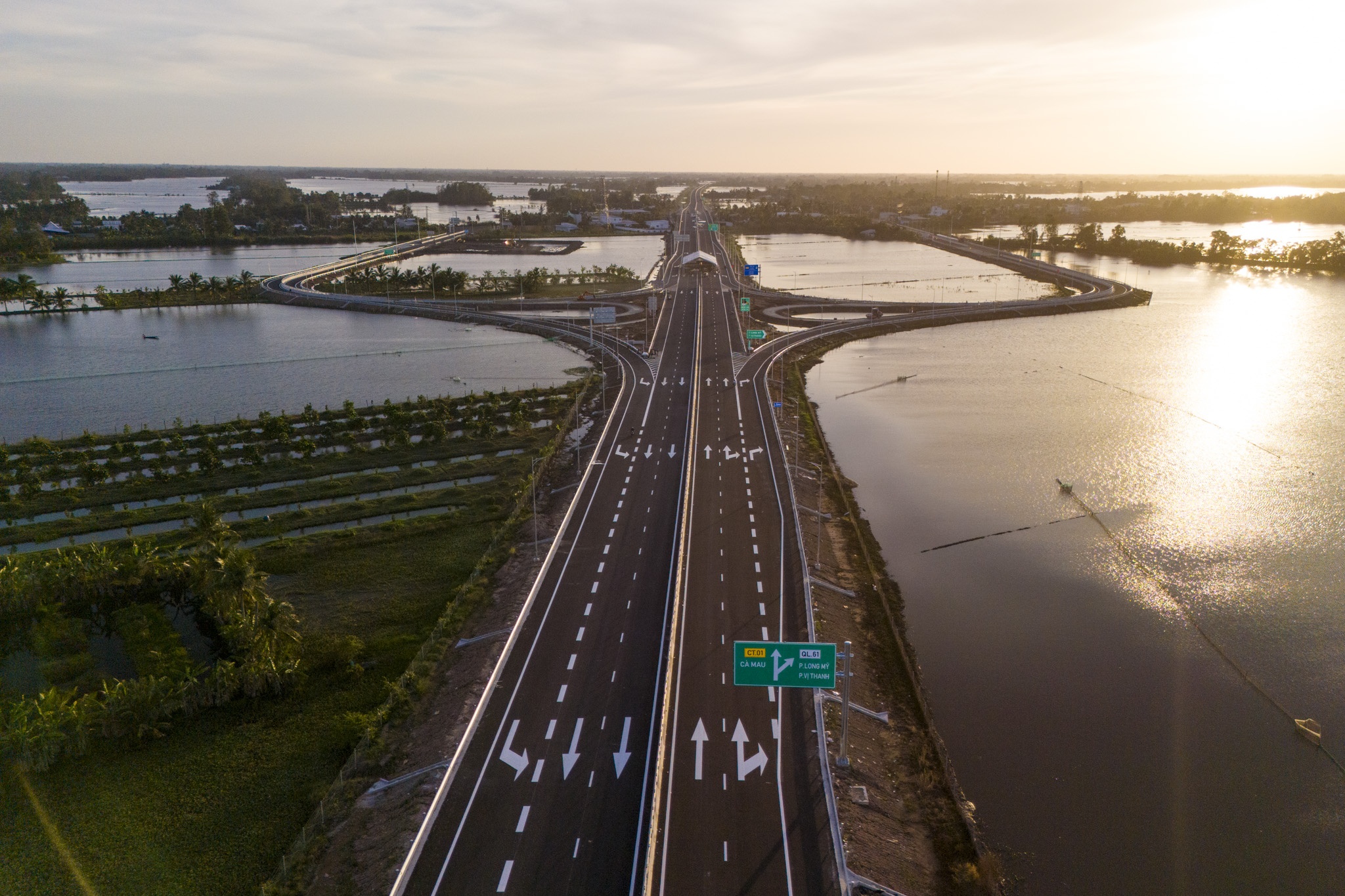 Dien mao tuyen cao toc Can Tho - Ca Mau truoc ngay thong xe ky thuat hinh anh