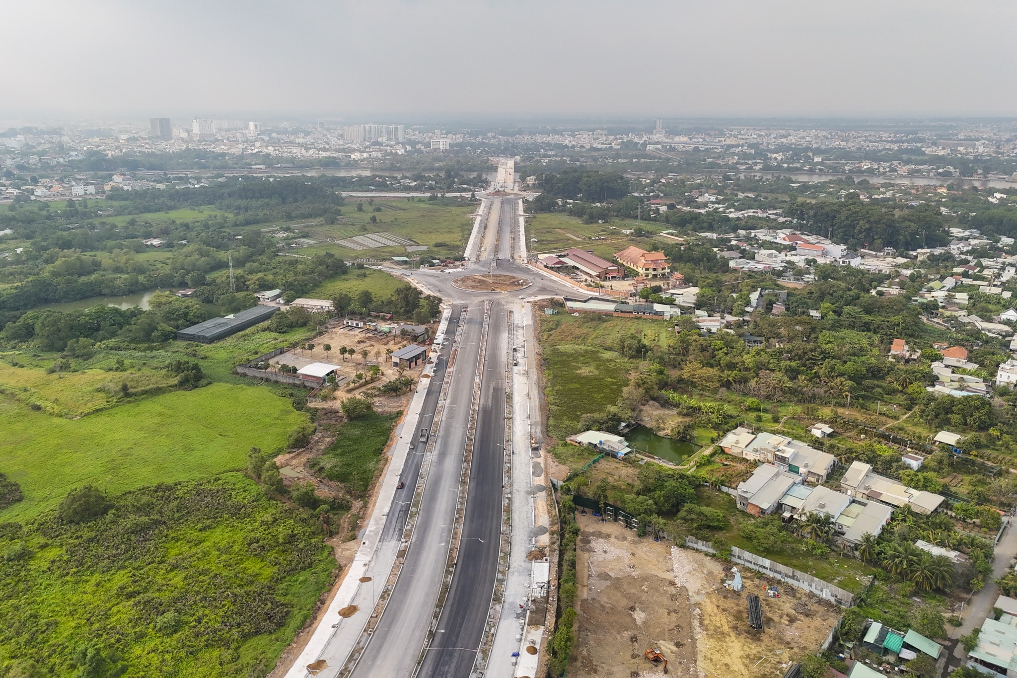 Duong nghin ty qua 'sieu phuong'  dong dan nhat Dong Nai sap thong xe hinh anh