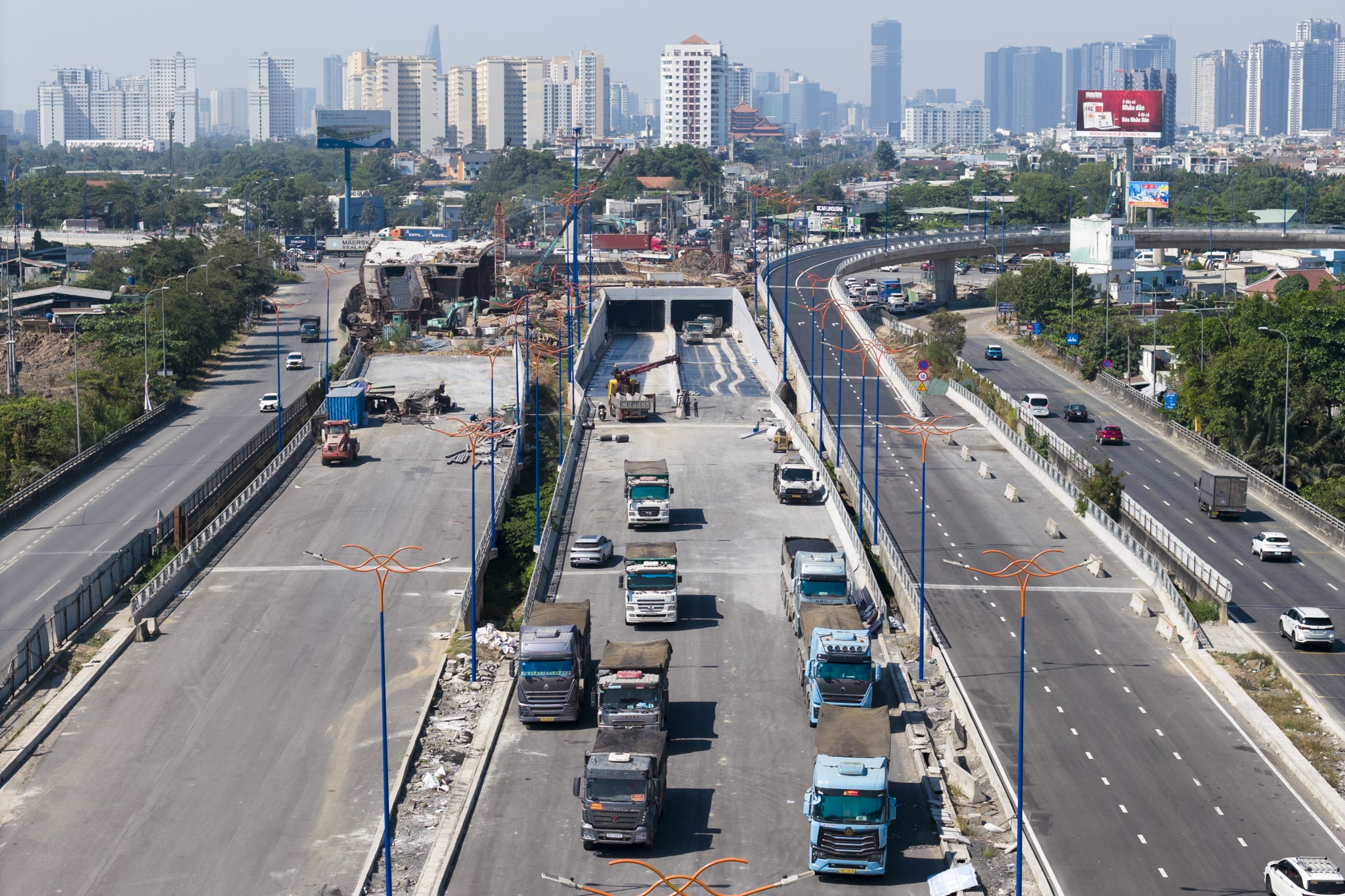 Can canh ham chui quan trong nhat nut giao An Phu truoc ngay thong xe hinh anh