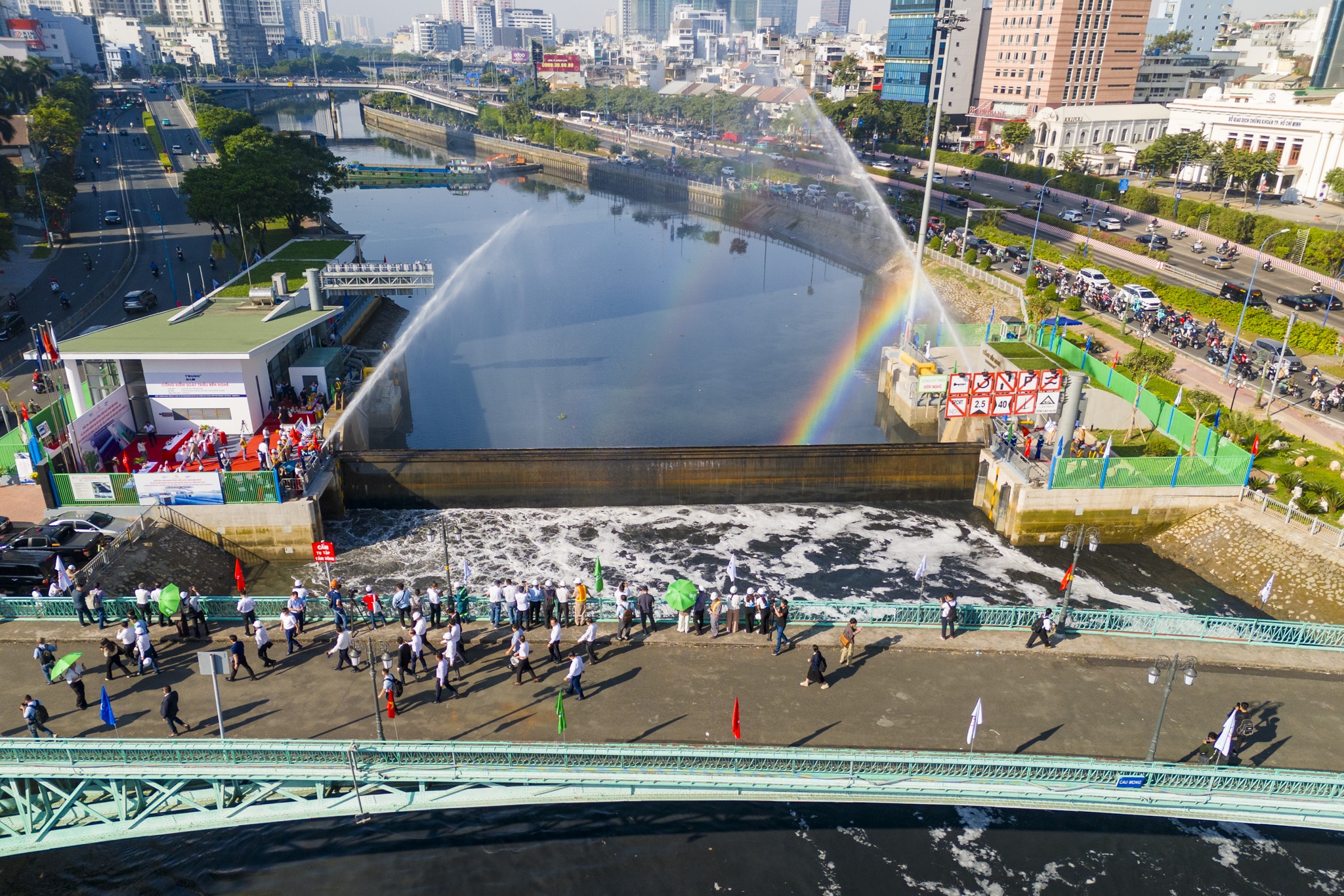 chong ngap 10.000 ty anh 2