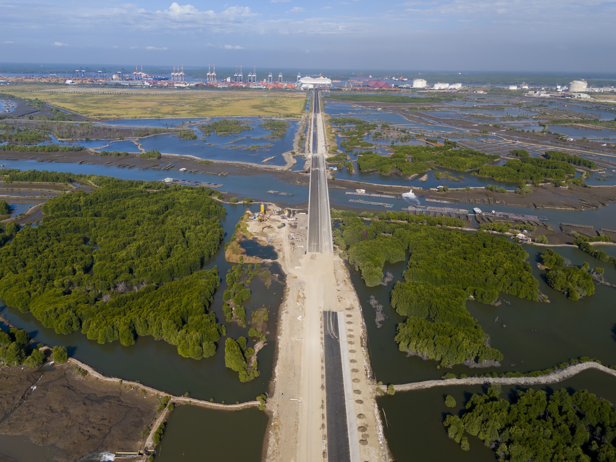 Hai tuyen duong hon 5.000 ty ket noi sieu cang Cai Mep sap ve dich hinh anh