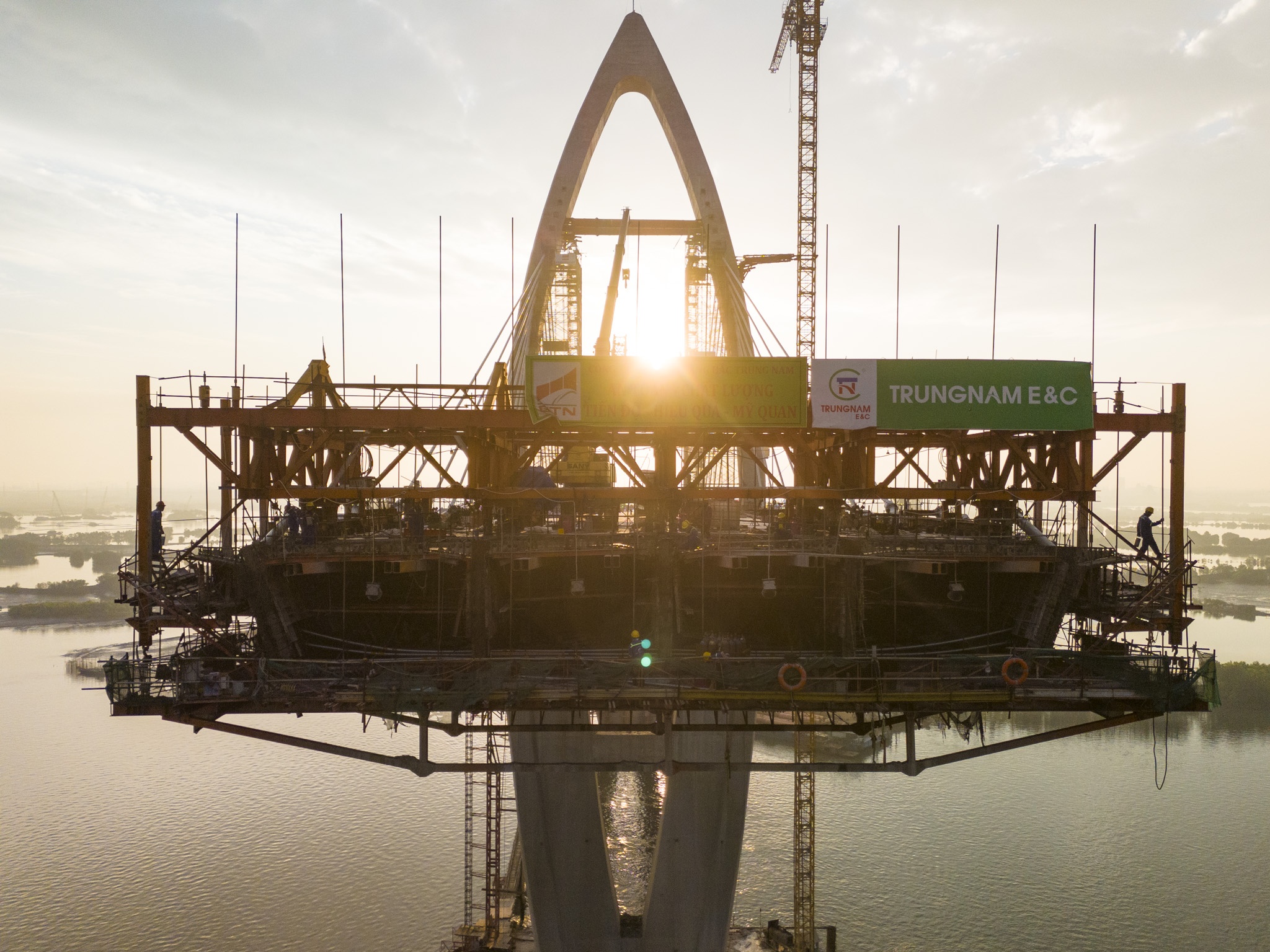 Can canh cay cau 4.900 ty co nhip chinh lon nhat Dong Nam A hinh anh