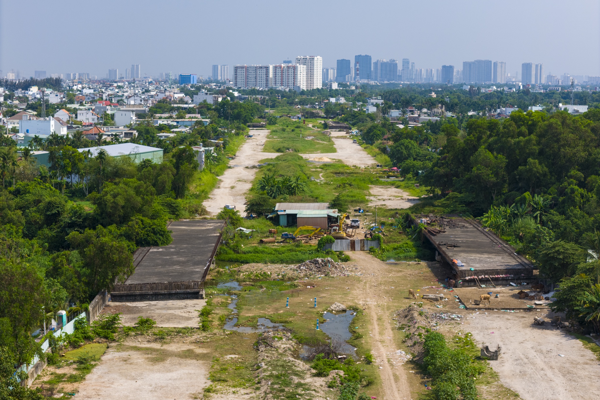 Canh vang ve o cong truong Vanh dai 2 TP.HCM sau 3 thang tai khoi dong hinh anh