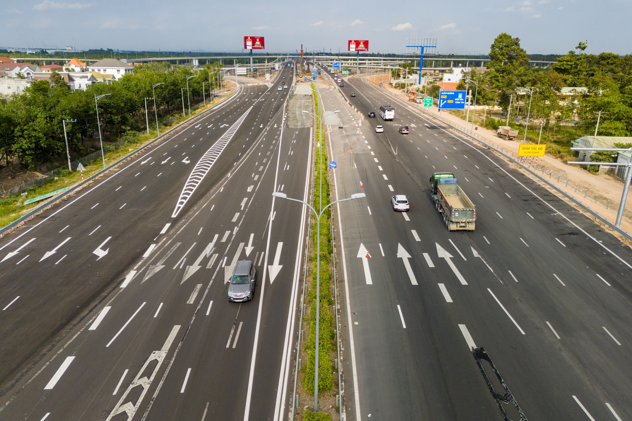 Toan canh cao toc TP.HCM - Long Thanh sau hon nua nam mo rong hinh anh