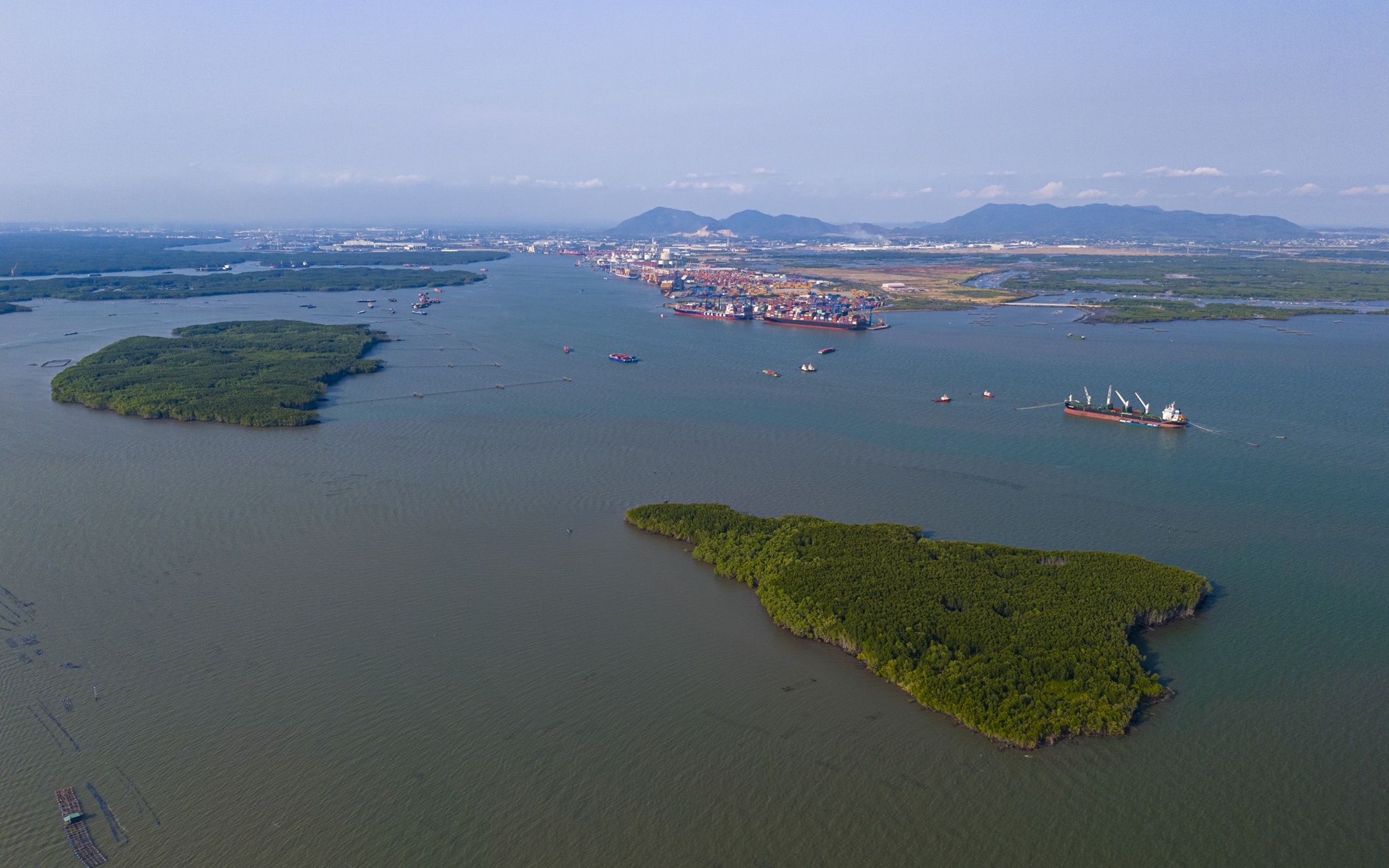 Quy mo cang bien 5 ty USD dua TP.HCM thanh trung tam logistic moi hinh anh